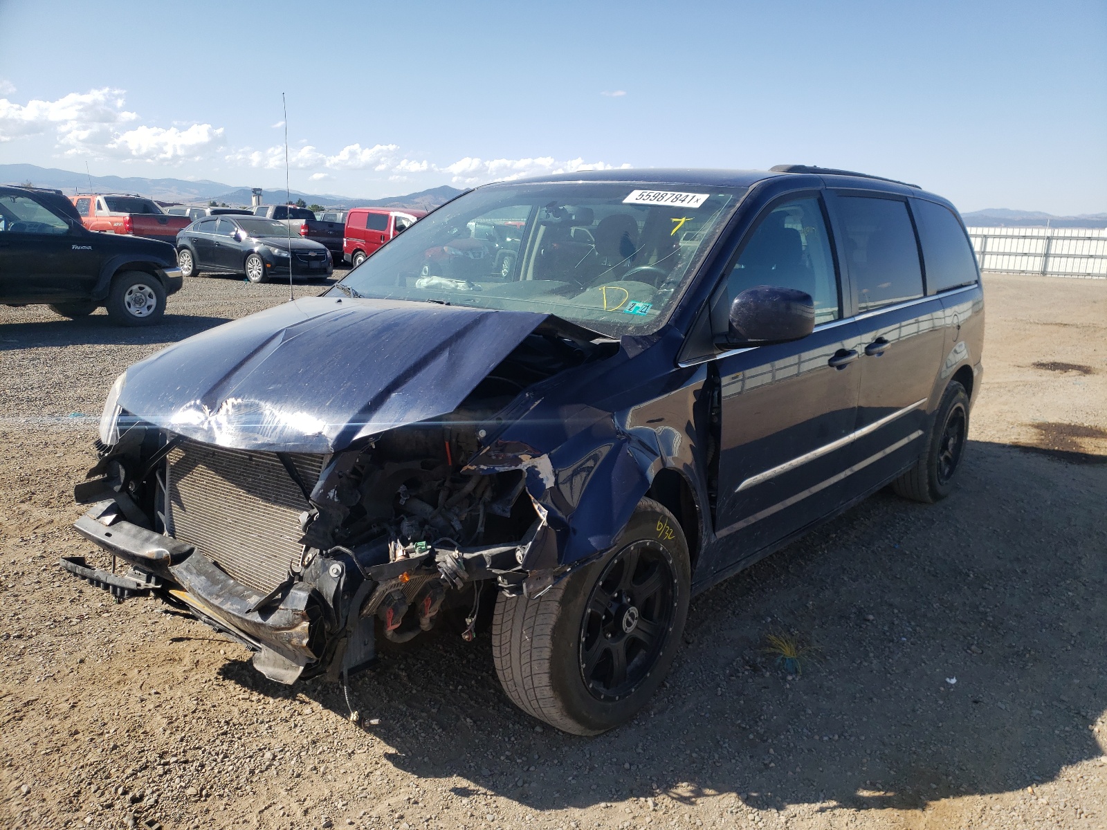 Photo 2 from auction – 2014 CHRYSLER TOWN & COU with VIN 2C4RC1BG6ER400446