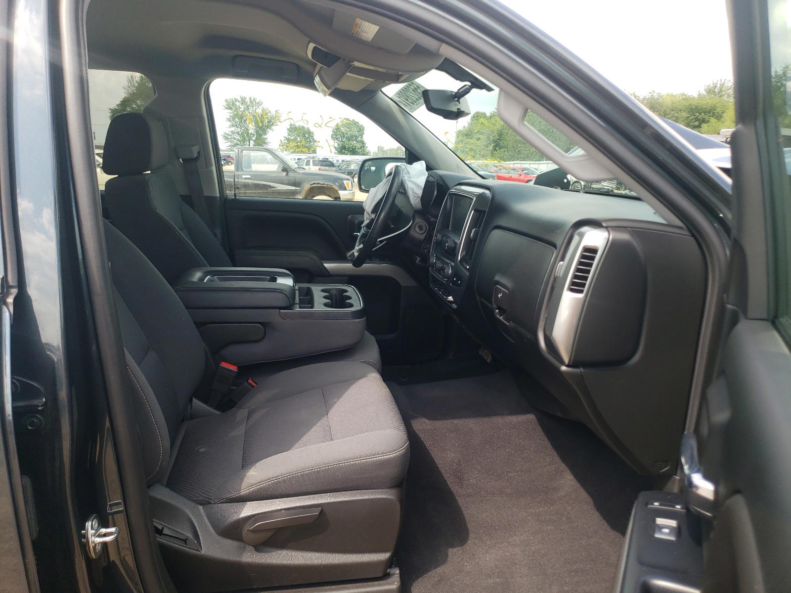 Photo 5 from auction – 2018 CHEVROLET SILVERADO with VIN 3GCUKREC8JG474097