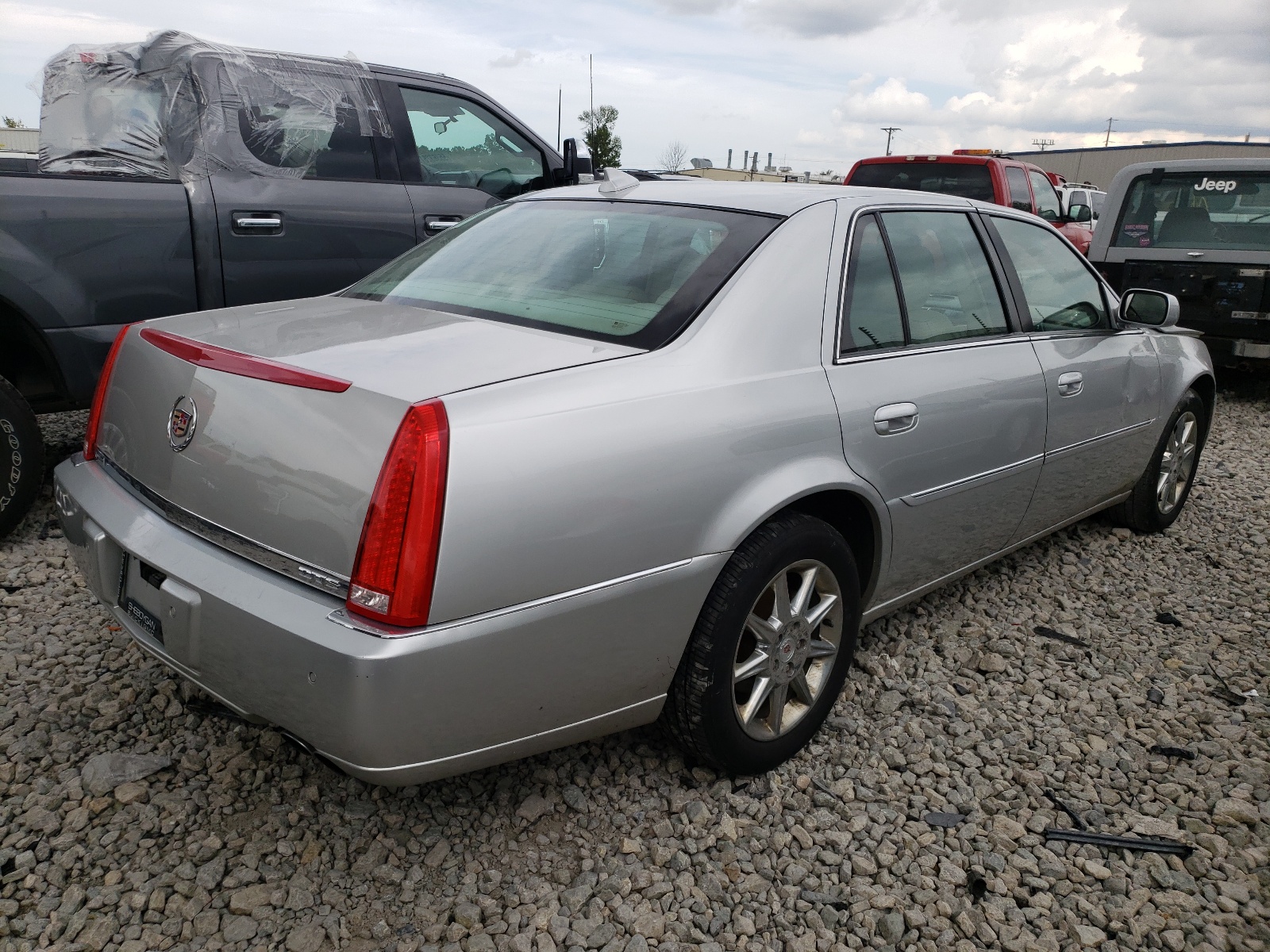 Photo 4 from auction – 2011 CADILLAC DTS LUXURY with VIN 1G6KD5E66BU139152