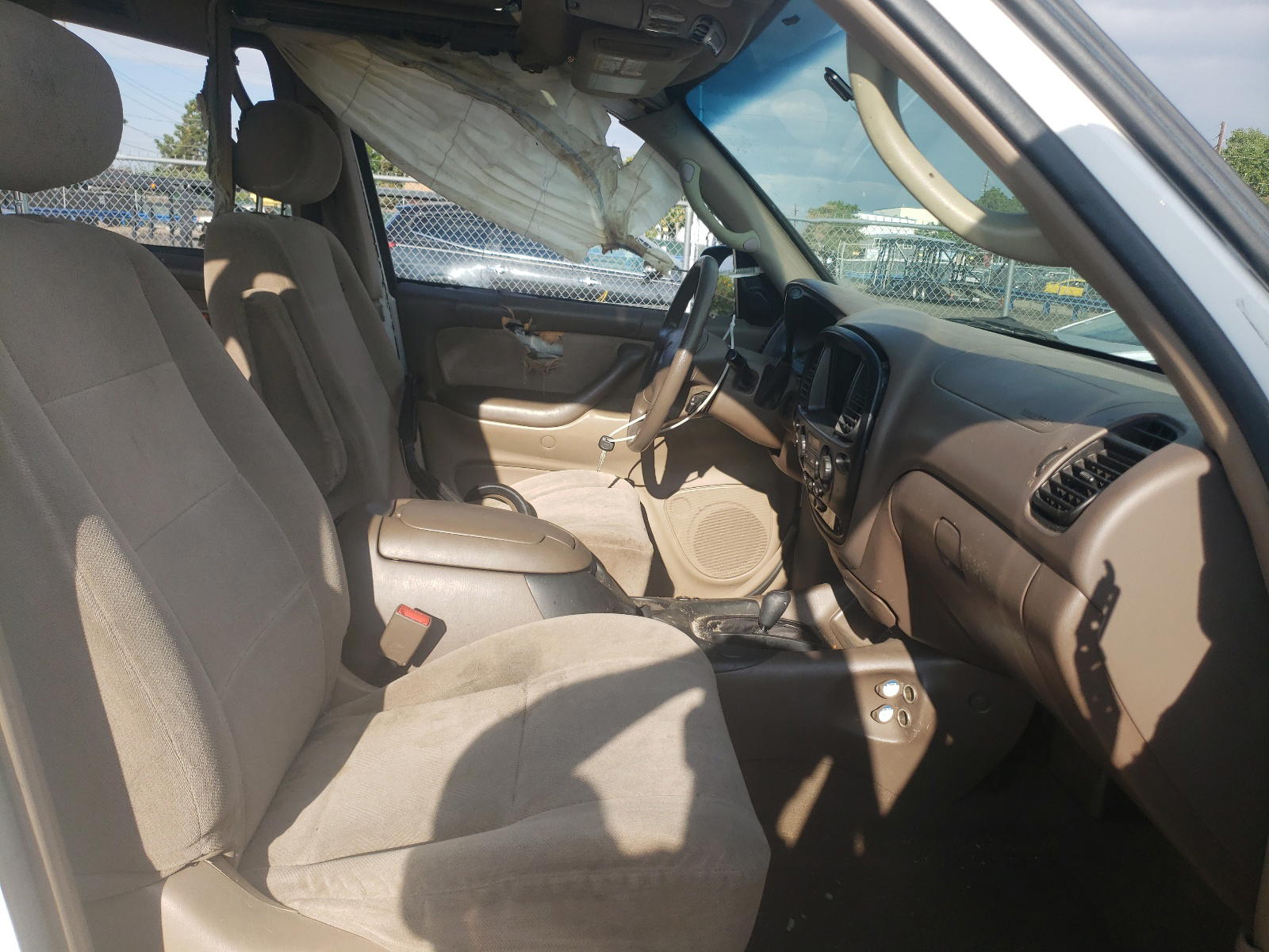 Photo 5 from auction – 2001 TOYOTA SEQUOIA SR with VIN 5TDBT44A91S015833