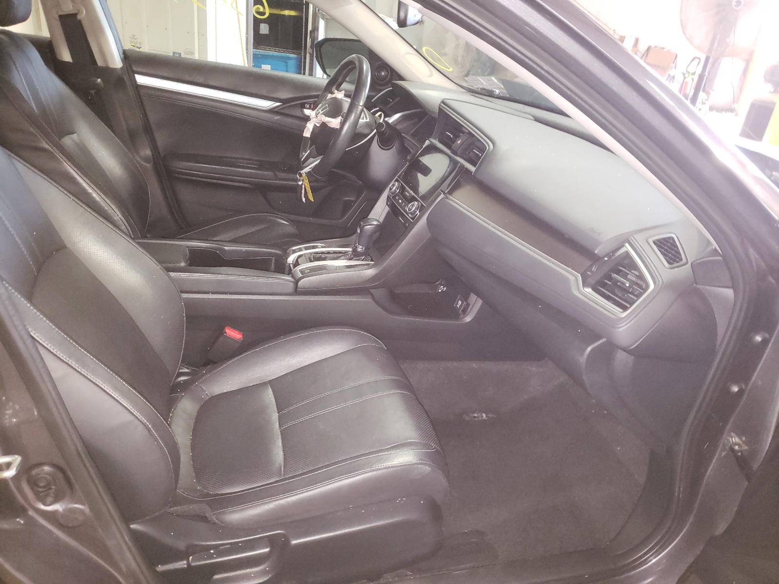 Photo 5 from auction – 2016 HONDA CIVIC EXL with VIN 2HGFC1F71GH656551