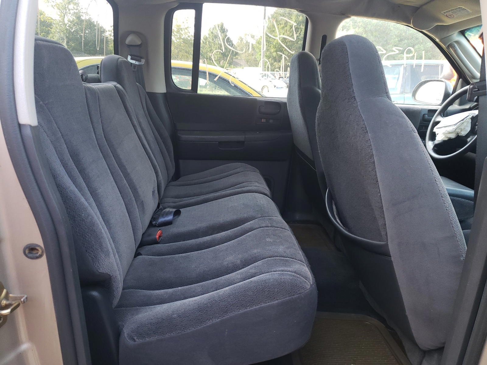 Photo 6 from auction – 2002 DODGE DAKOTA with VIN 1B7HL48N82S716914