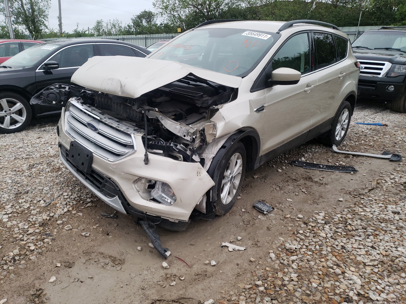 Photo 2 from auction – 2018 FORD ESCAPE SE with VIN 1FMCU9GD2JUA44103
