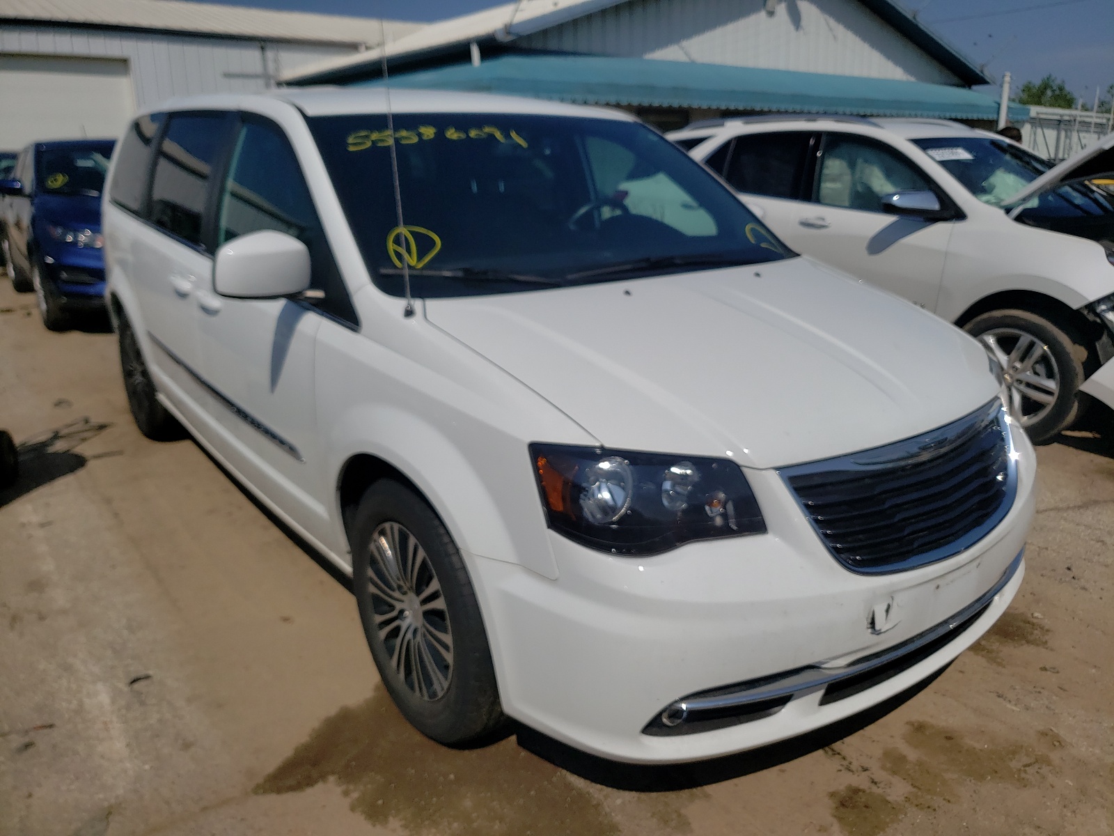 CHRYSLER TOWN & COU 2014 with VIN 2C4RC1HG8ER238438 - Photo from auction