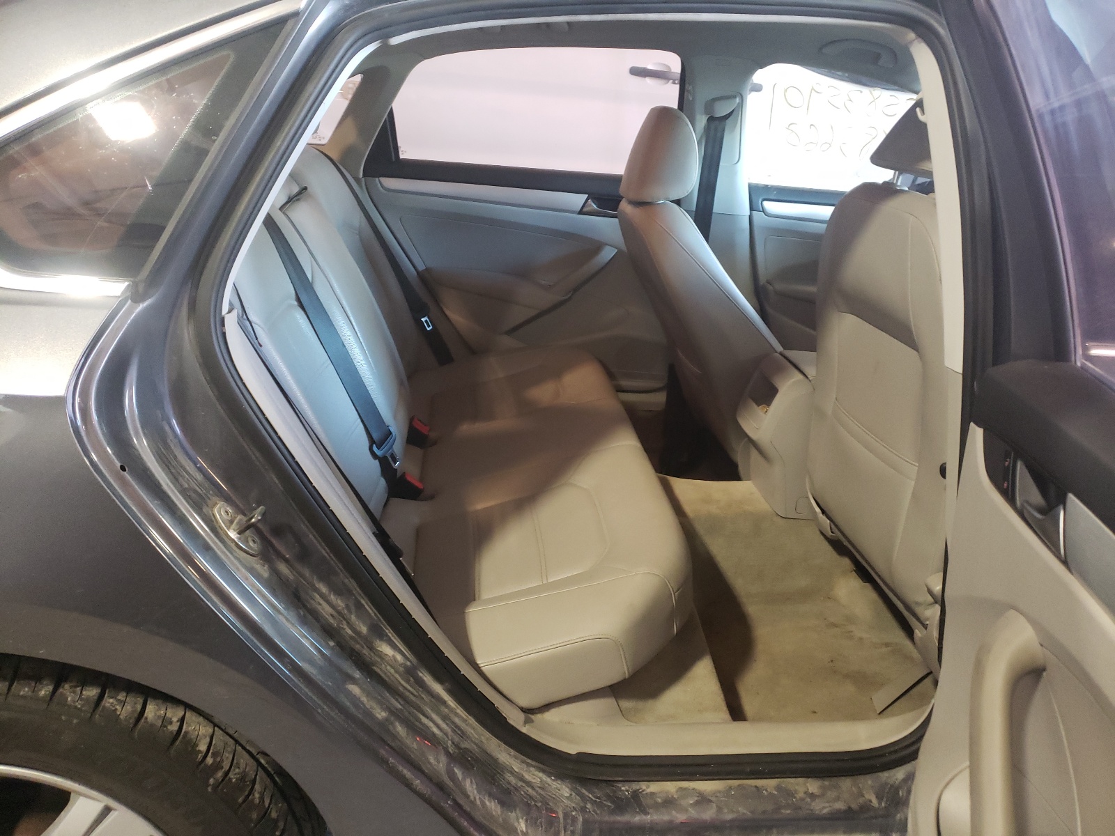 Photo 6 from auction – 2012 VOLKSWAGEN PASSAT SE with VIN 1VWBH7A31CC055754