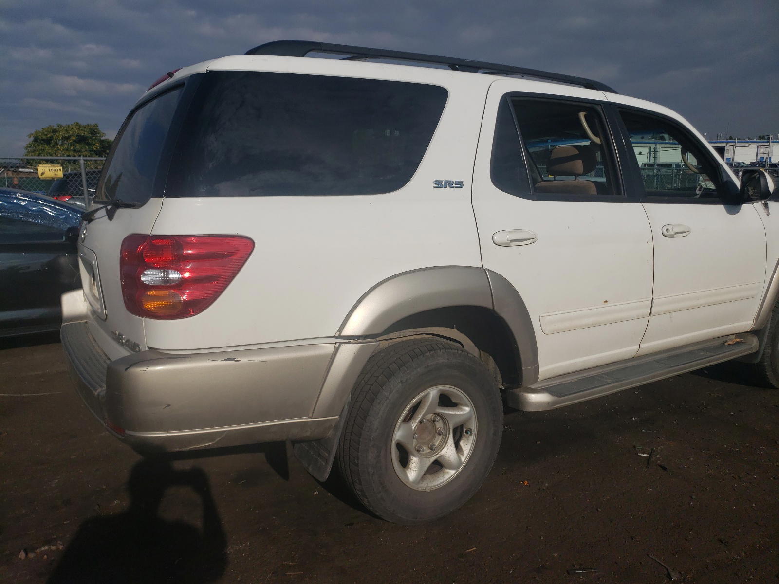 Photo 9 from auction – 2001 TOYOTA SEQUOIA SR with VIN 5TDBT44A91S015833