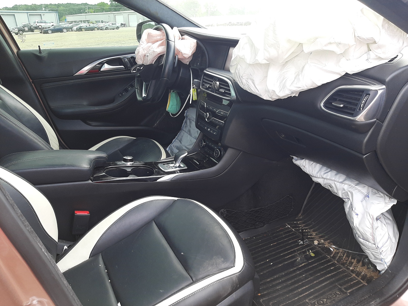 Photo 5 from auction – 2017 INFINITI QX30 BASE with VIN SJKCH5CP8HA023699
