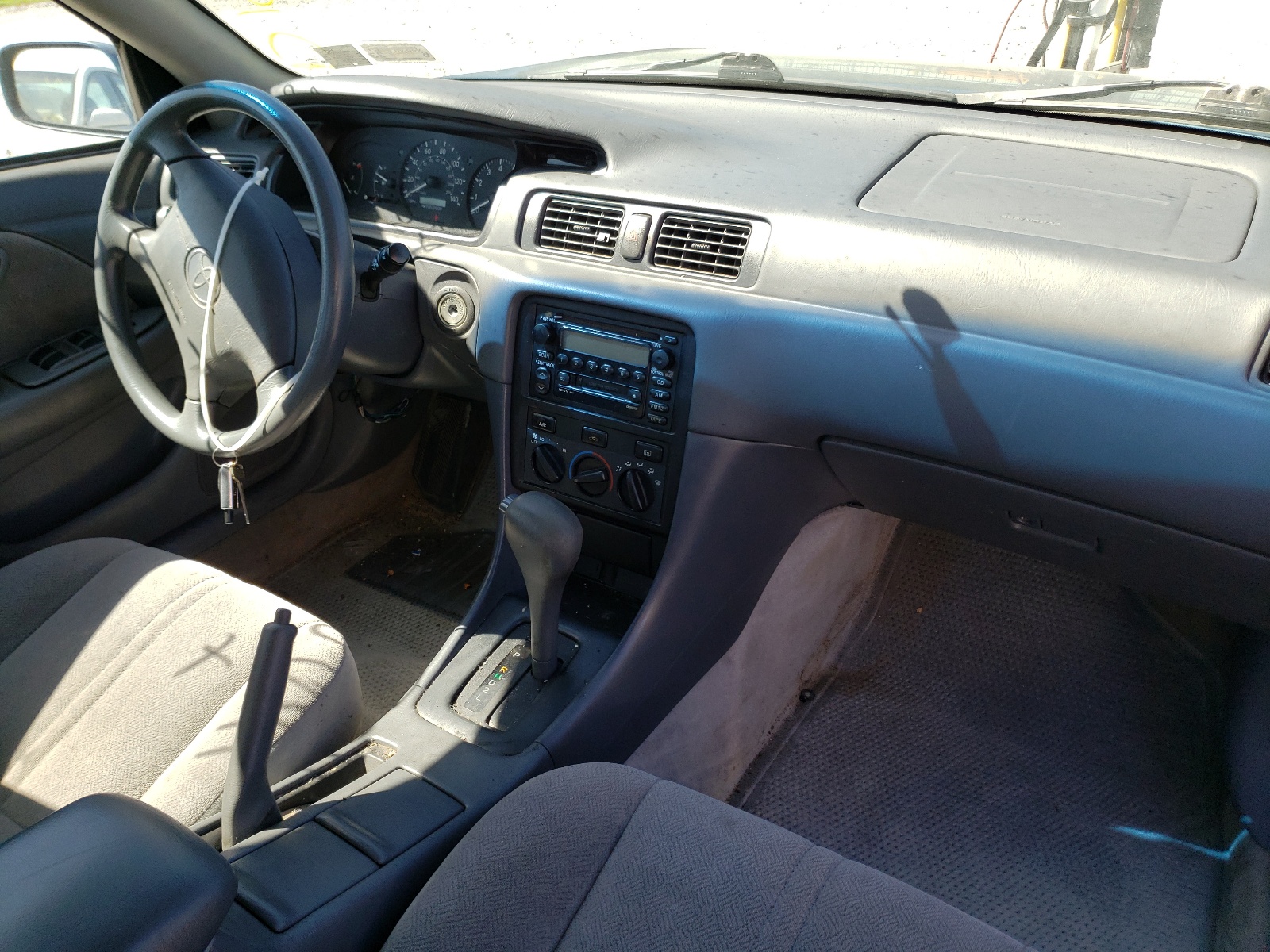 Photo 9 from auction – 2001 TOYOTA CAMRY CE with VIN 4T1BG22K91U871371