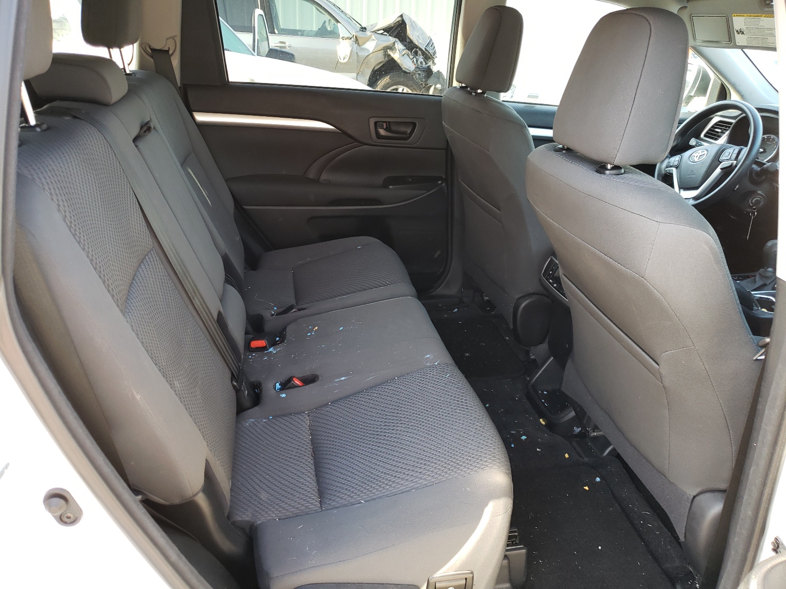Photo 6 from auction – 2016 TOYOTA HIGHLANDER with VIN 5TDZARFH4GS022175