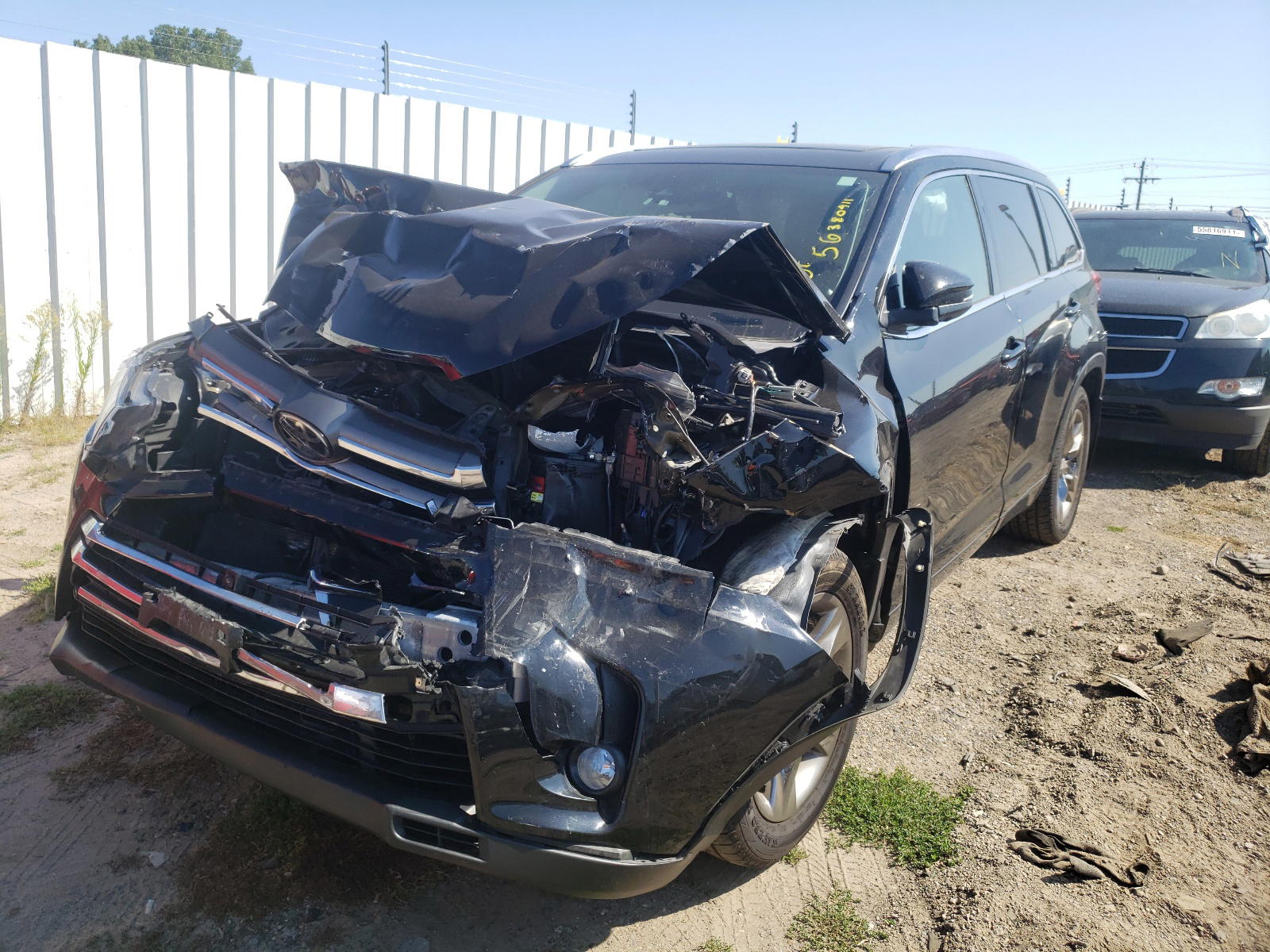 Photo 2 from auction – 2017 TOYOTA HIGHLANDER with VIN 5TDDZRFH2HS387071