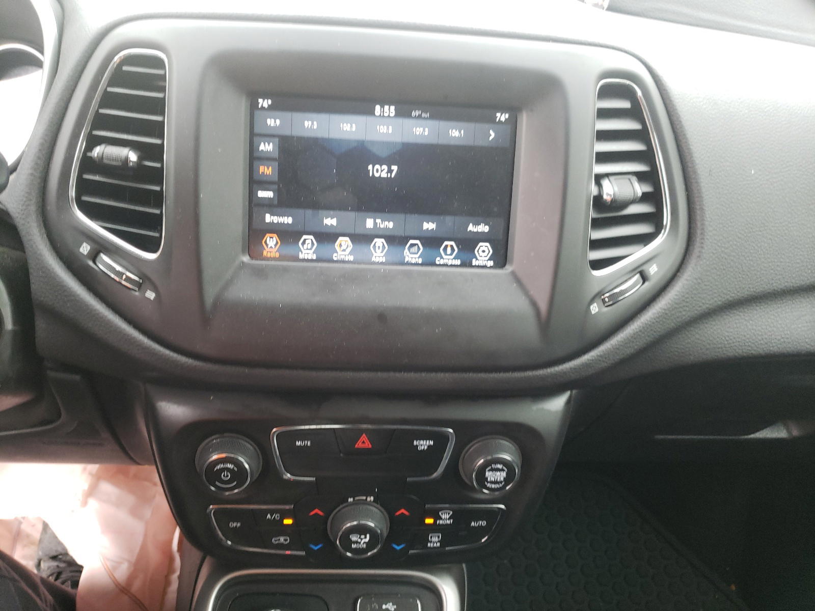 Photo 9 from auction – 2018 JEEP COMPASS LA with VIN 3C4NJDBB2JT179168