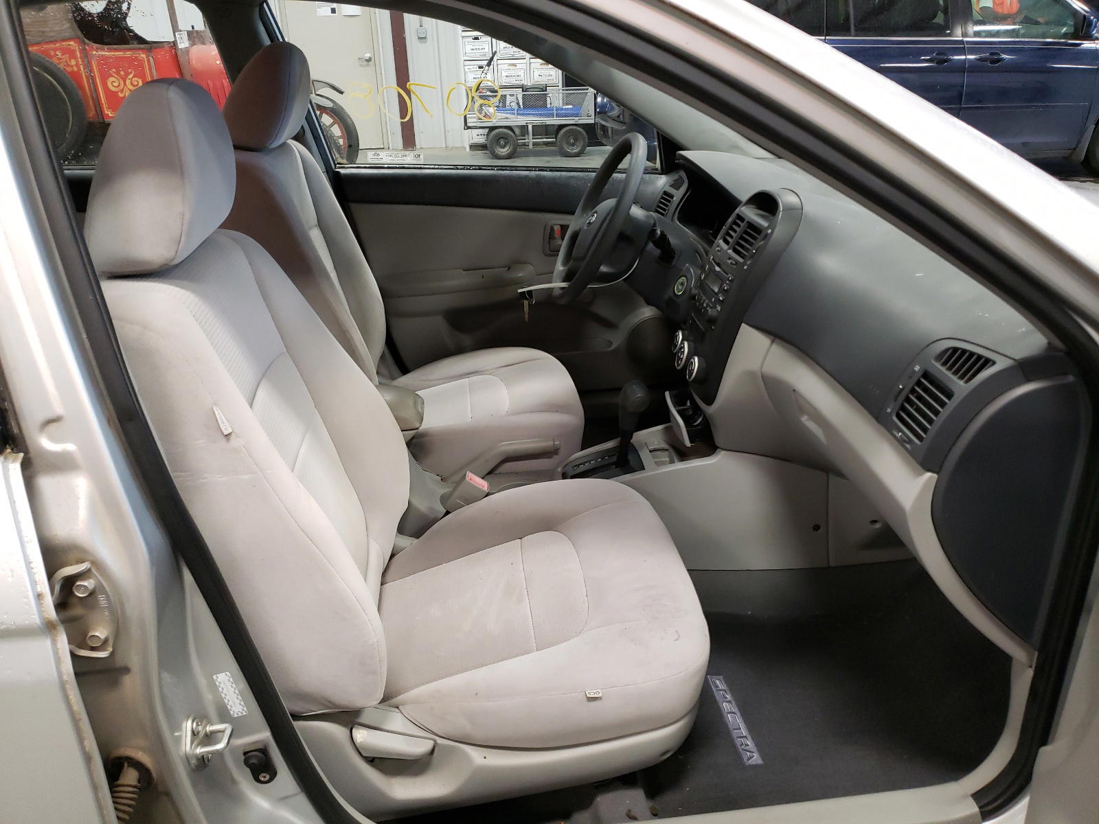 Photo 5 from auction – 2008 KIA SPECTRA EX with VIN KNAFE121685500943