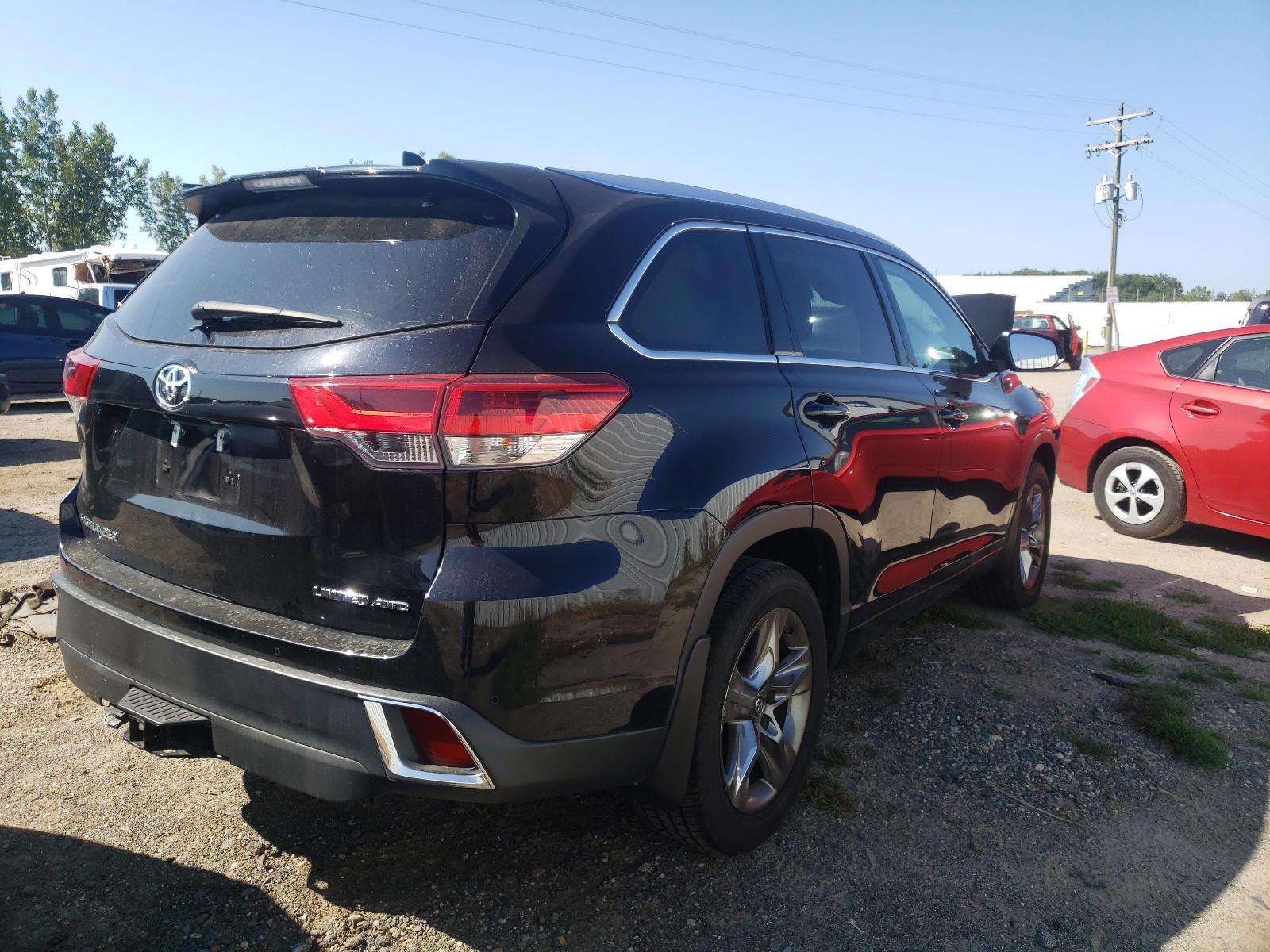 Photo 4 from auction – 2017 TOYOTA HIGHLANDER with VIN 5TDDZRFH2HS387071