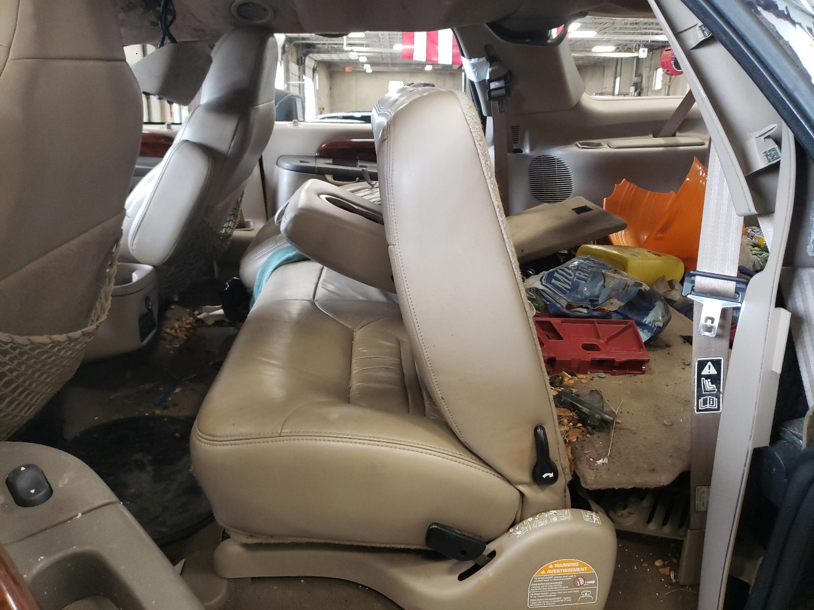 Photo 6 from auction – 2000 FORD EXCURSION with VIN 1FMSU43F3YEA85477