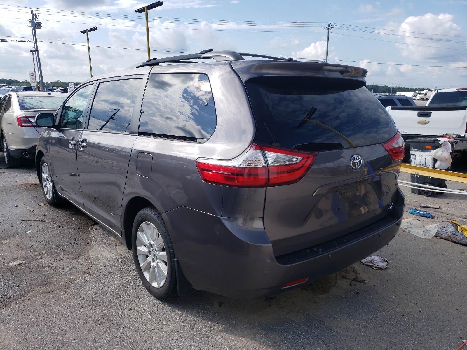 Photo 3 from auction – 2015 TOYOTA SIENNA XLE with VIN 5TDDK3DC2FS126996