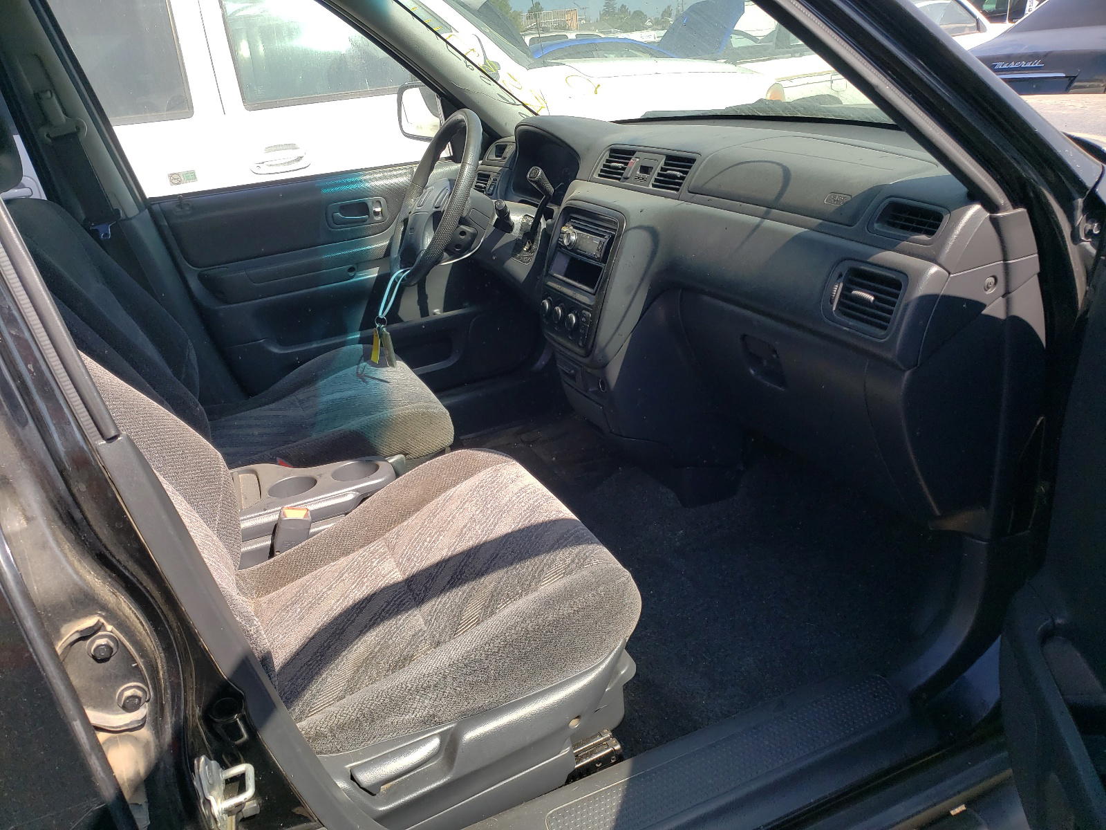 Photo 5 from auction – 2000 HONDA CR-V EX with VIN JHLRD1864YC045403