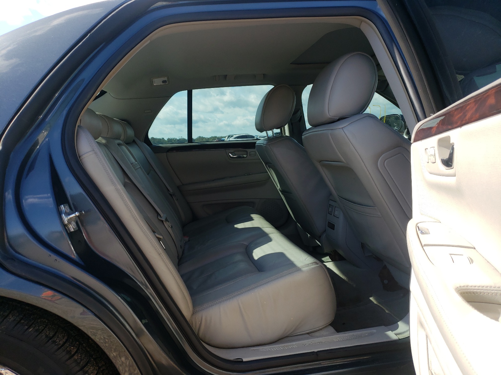 Photo 6 from auction – 2010 CADILLAC DTS PREMIU with VIN 1G6KH5EY3AU102886