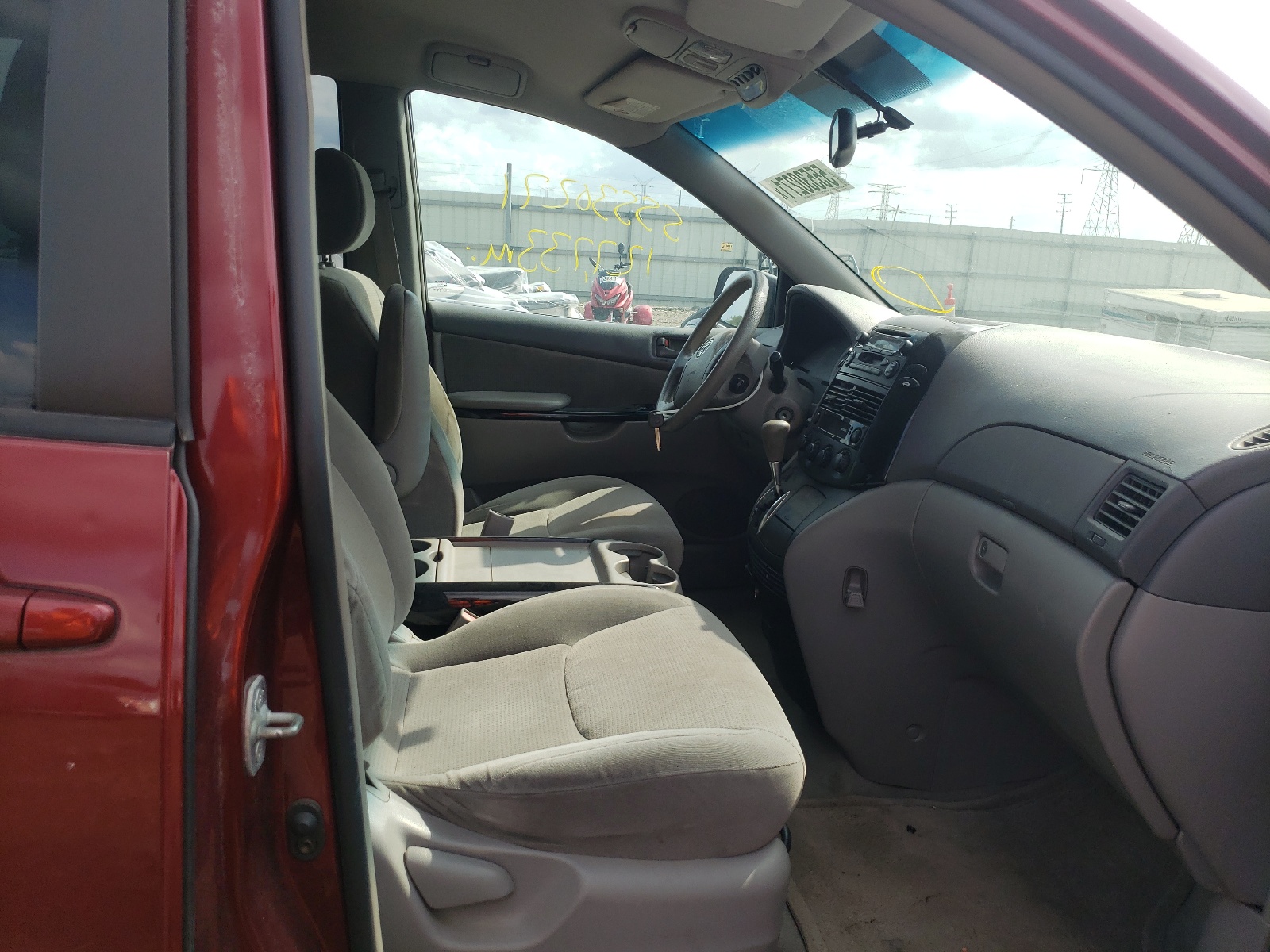 Photo 5 from auction – 2004 TOYOTA SIENNA with VIN 5TDZA23CX4S034634