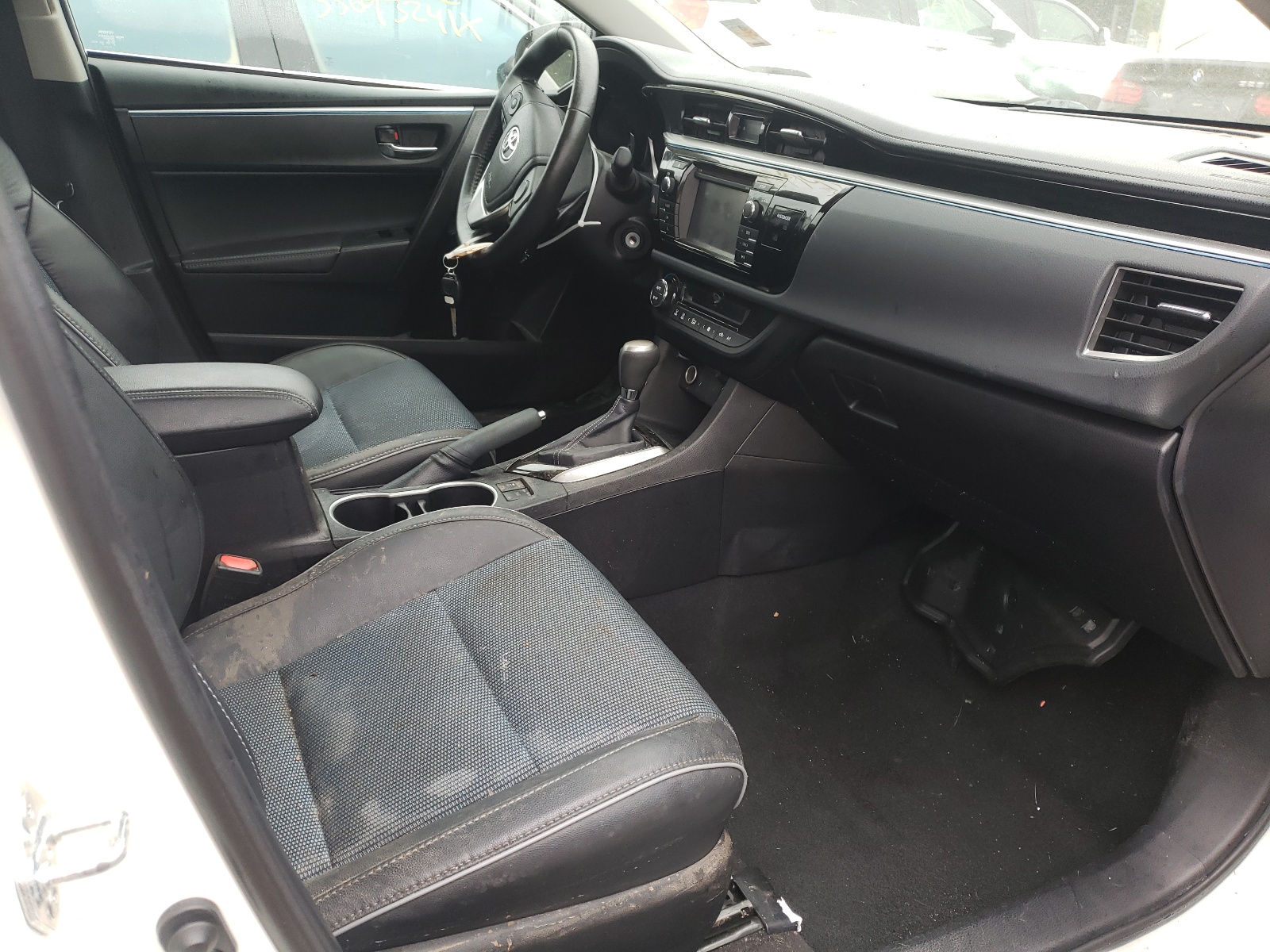 Photo 5 from auction – 2015 TOYOTA COROLLA L with VIN 2T1BURHE7FC271542