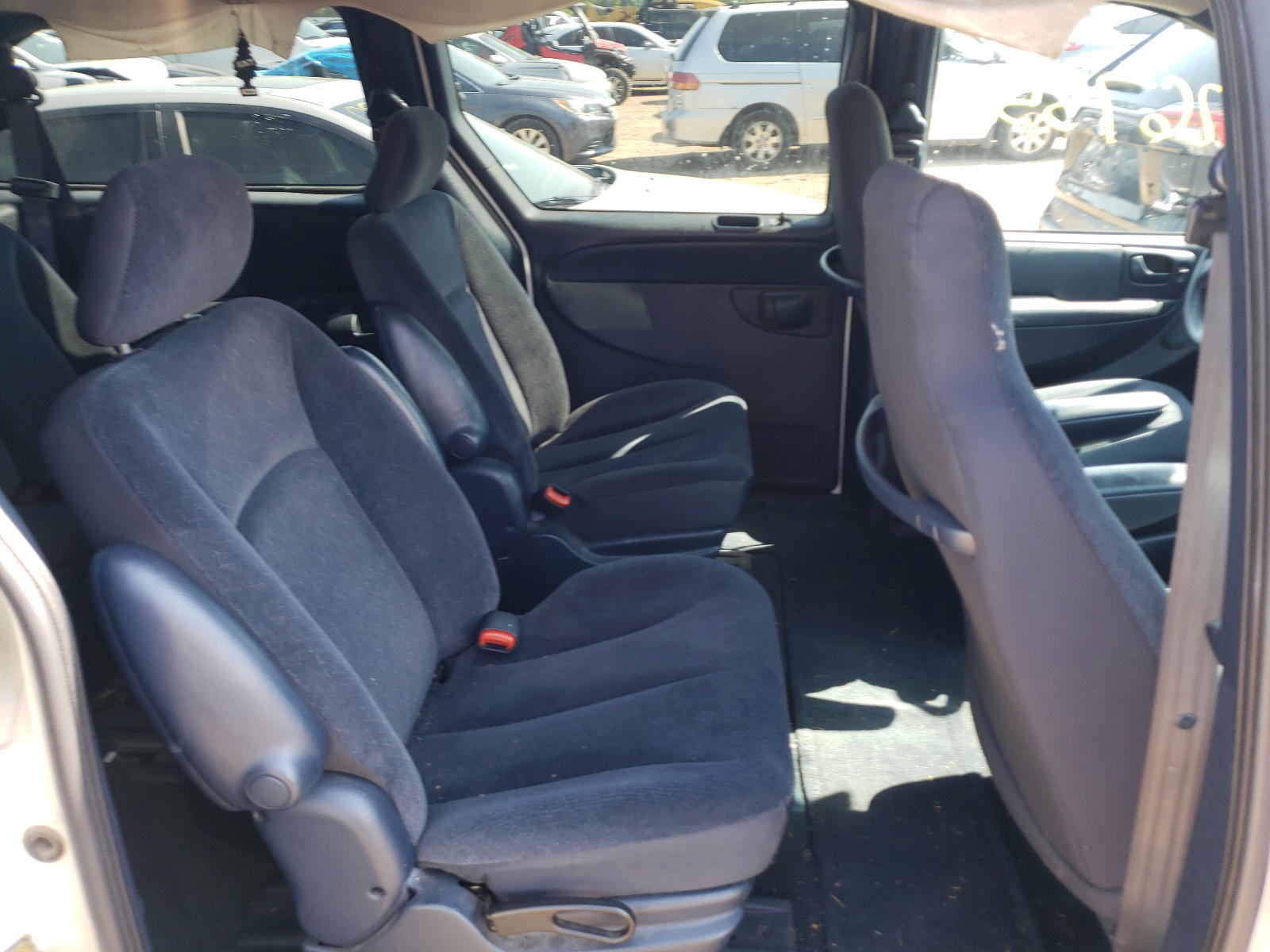 Photo 6 from auction – 2003 DODGE GRAND CARA with VIN 2D4GP44323R127710