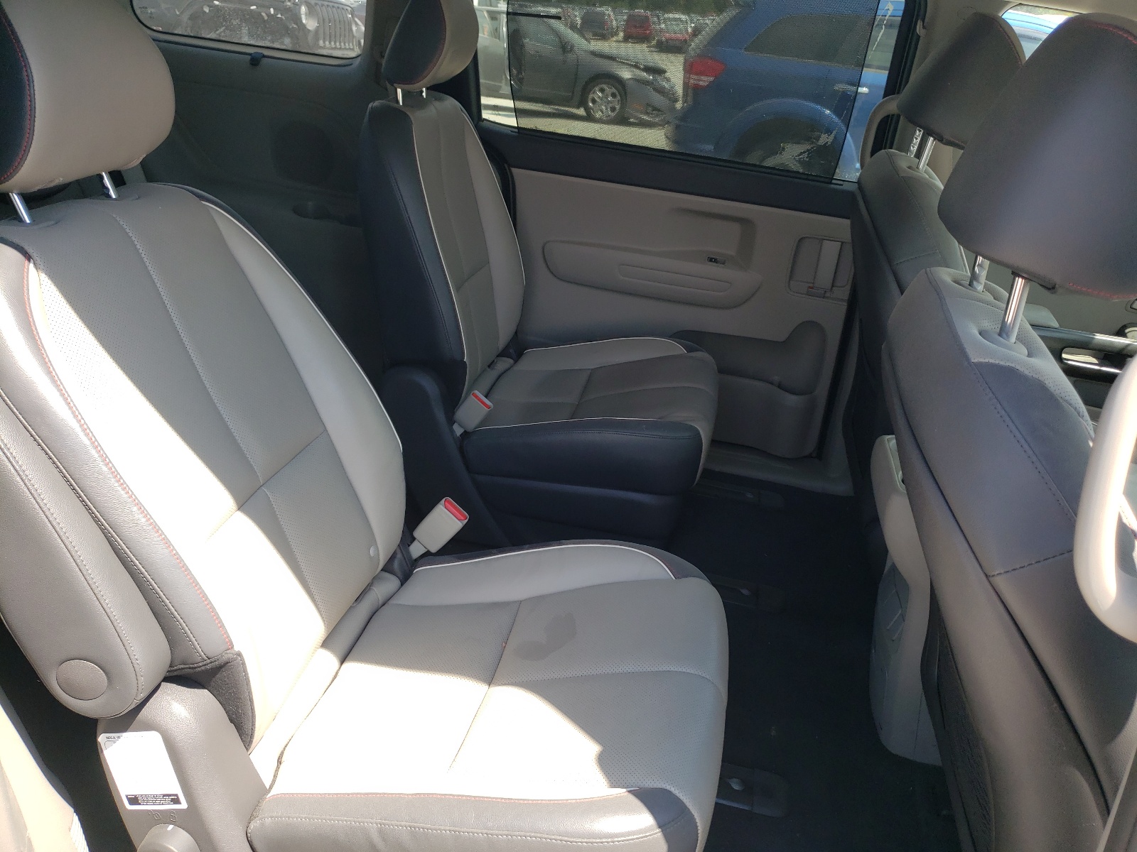 Photo 6 from auction – 2017 KIA SEDONA LX with VIN KNDMB5C12H6229575