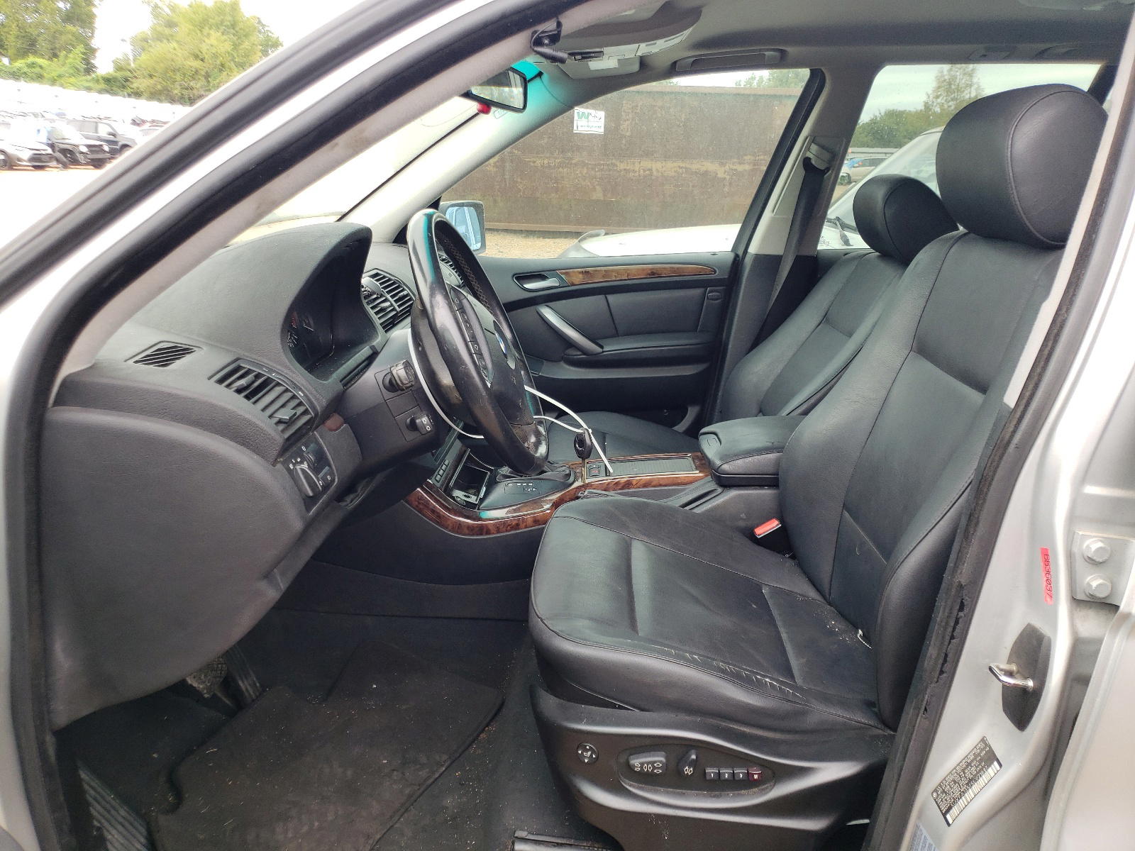 Photo 5 from auction – 2005 BMW X5 3.0I with VIN 5UXFA13575LY21637