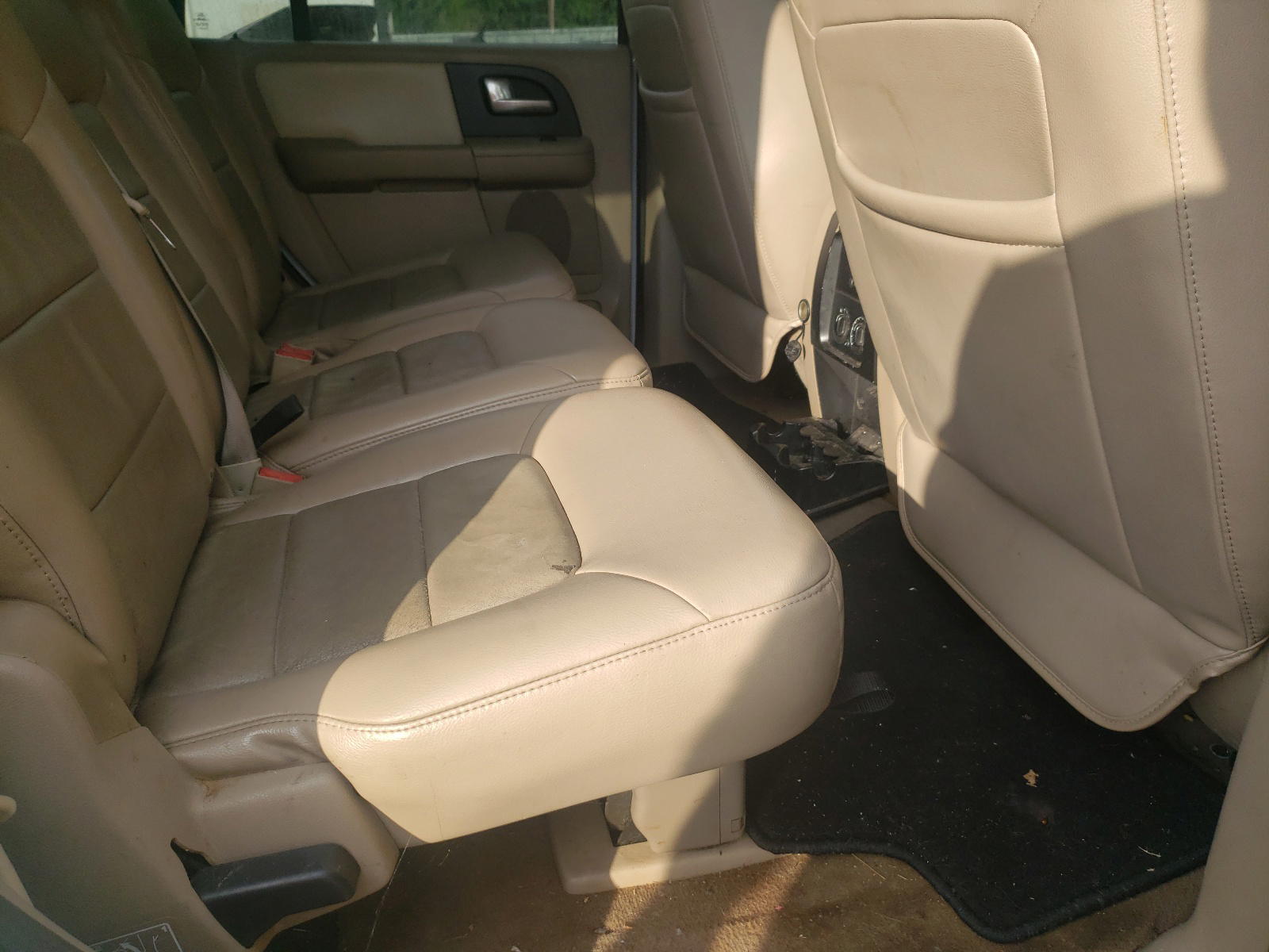 Photo 6 from auction – 2004 FORD EXPEDITION with VIN 1FMPU16L34LB49268