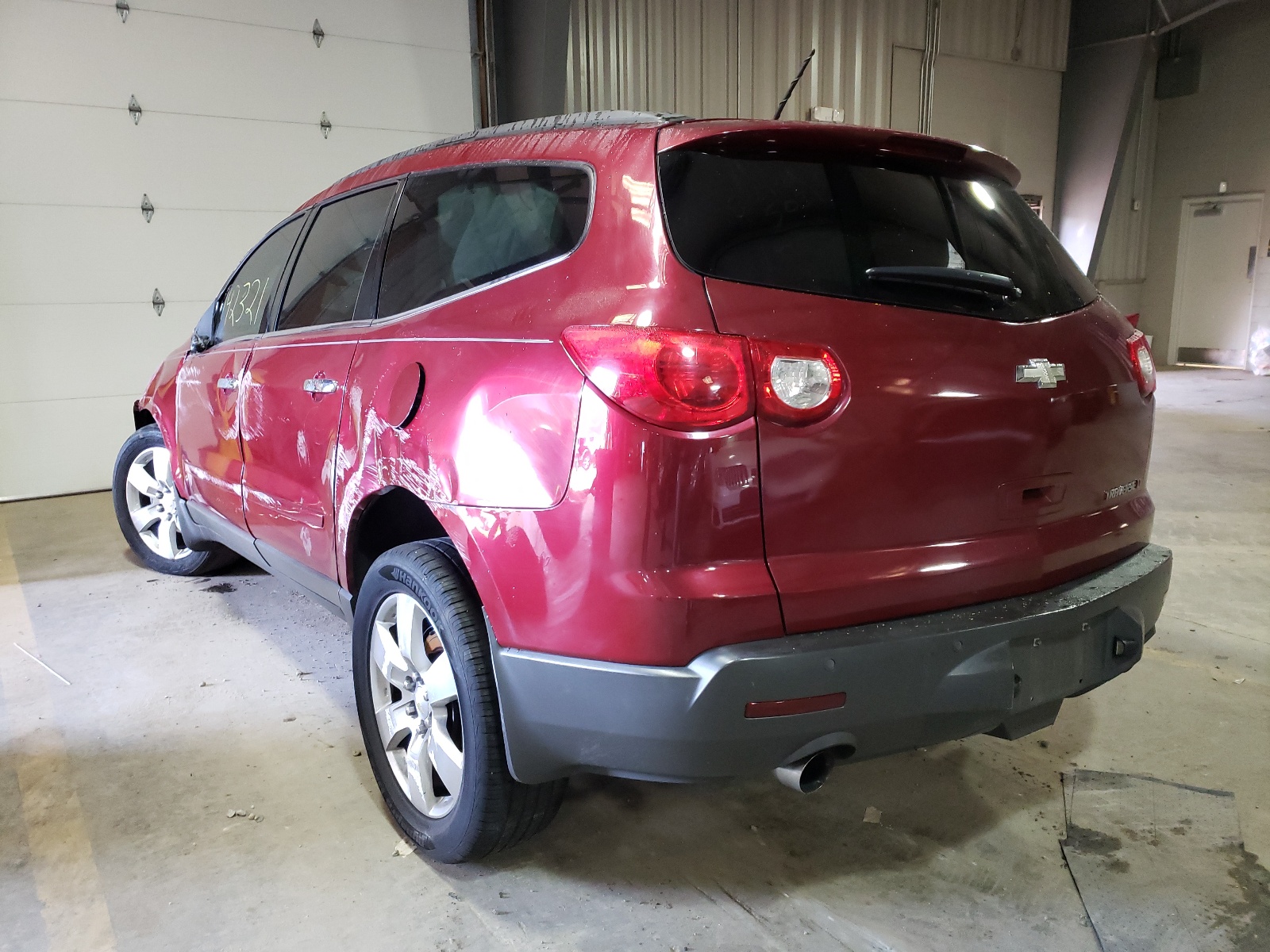 Photo 3 from auction – 2010 CHEVROLET TRAVERSE L with VIN 1GNLRFEDXAJ225031