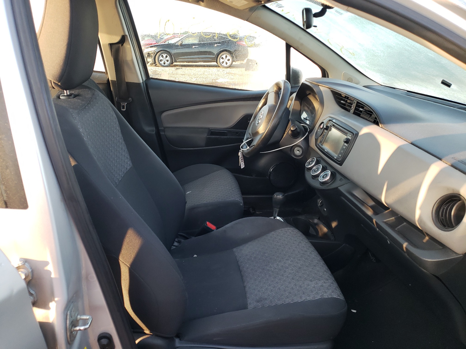 Photo 5 from auction – 2015 TOYOTA YARIS with VIN VNKKTUD35FA035297