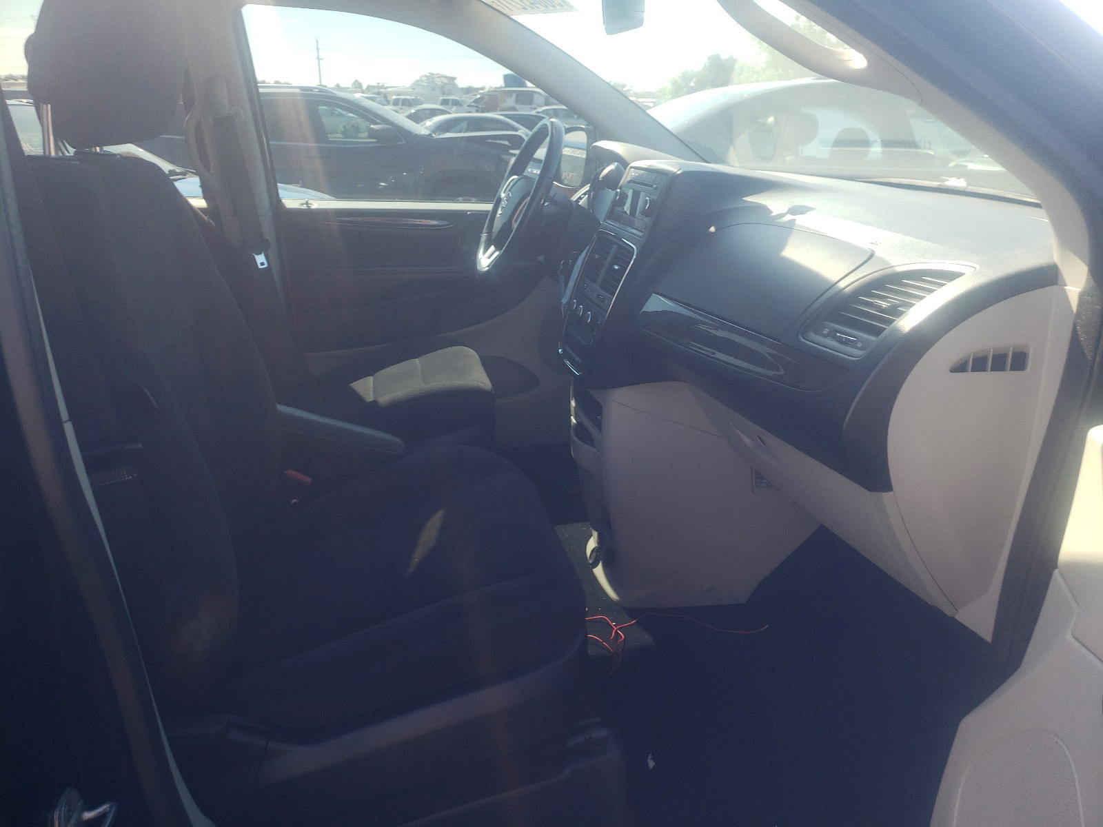 Photo 5 from auction – 2011 DODGE GRAND CARA with VIN 2D4RN4DG2BR730477
