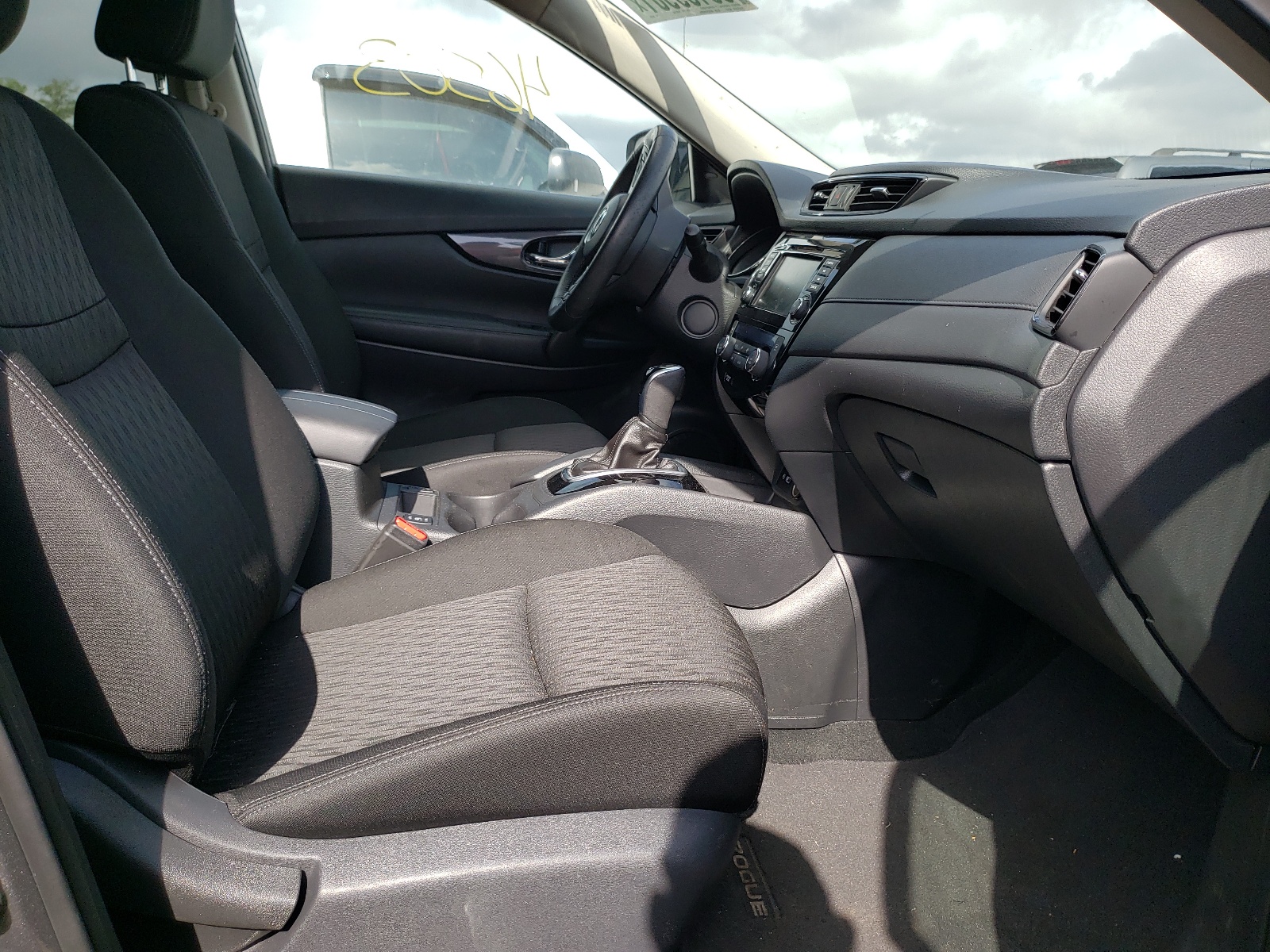 Photo 5 from auction – 2020 NISSAN ROGUE S with VIN KNMAT2MT9LP500536