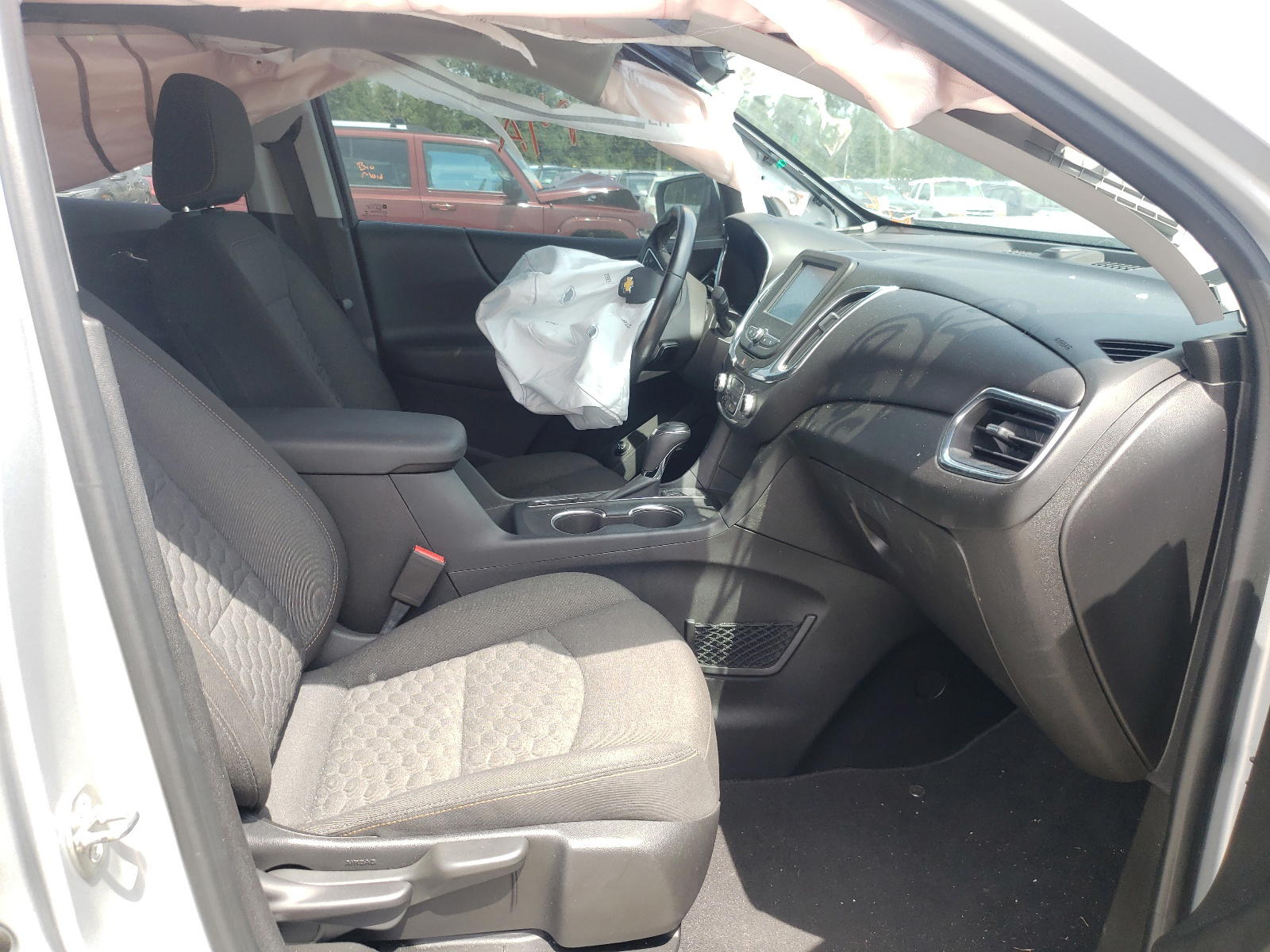 Photo 5 from auction – 2018 CHEVROLET EQUINOX LT with VIN 2GNAXJEV2J6262080