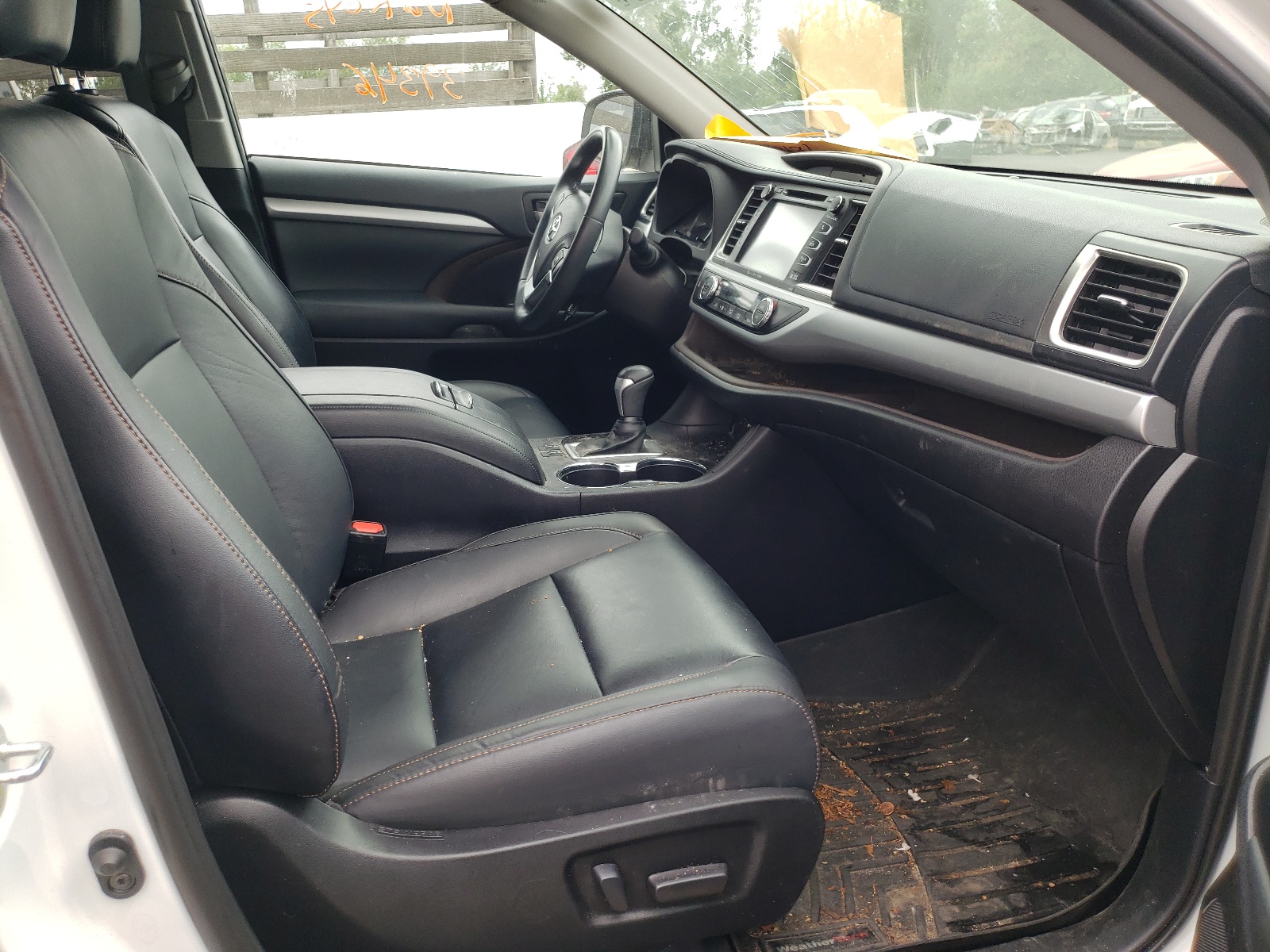 Photo 5 from auction – 2019 TOYOTA HIGHLANDER with VIN 5TDJZRFHXKS569627