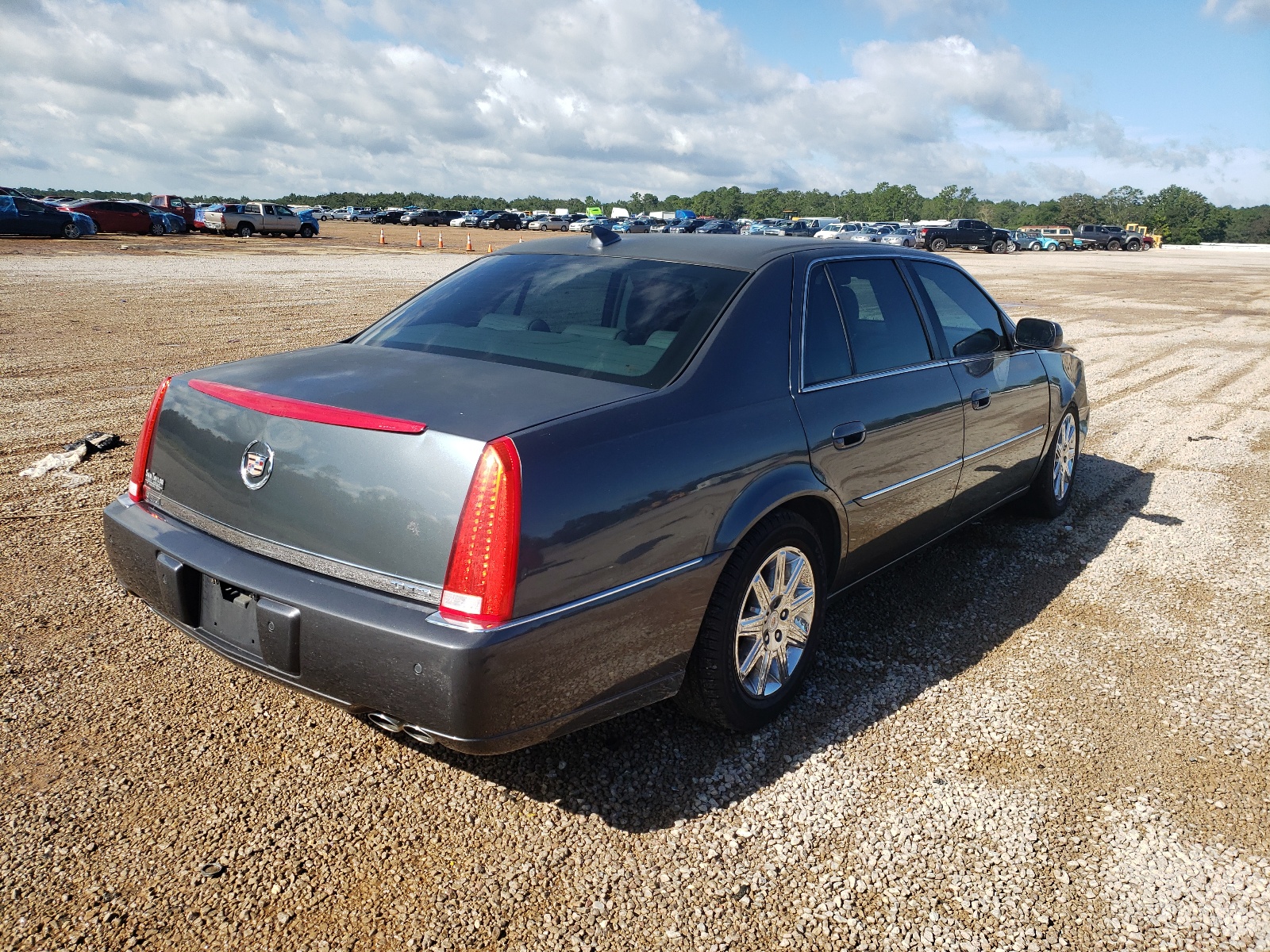 Photo 4 from auction – 2010 CADILLAC DTS PREMIU with VIN 1G6KH5EY3AU102886