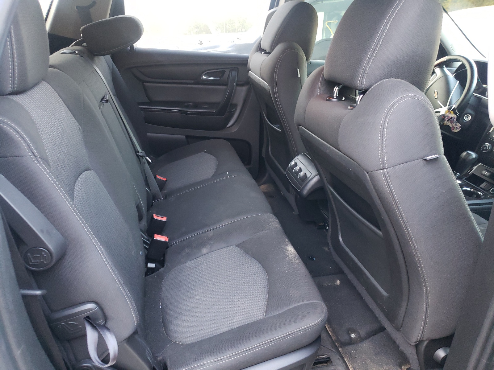 Photo 6 from auction – 2017 CHEVROLET TRAVERSE L with VIN 1GNKRGKD7HJ190688