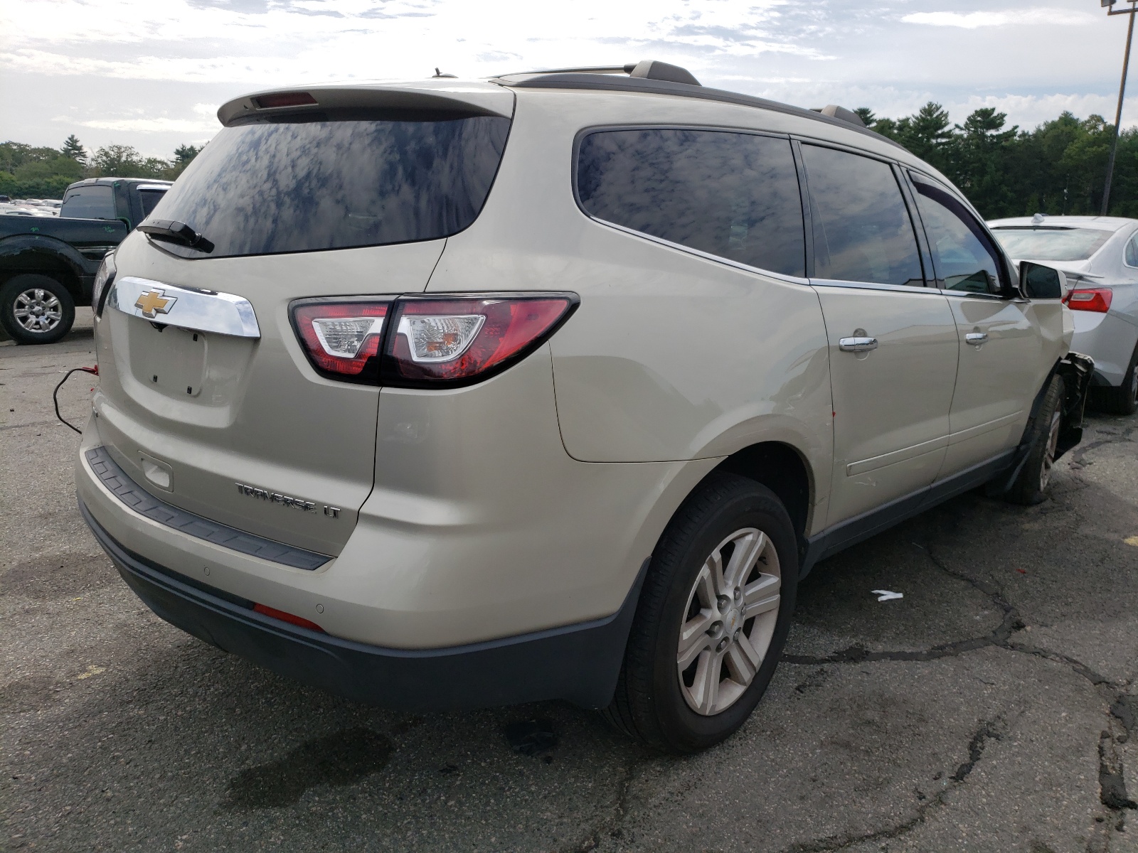 Photo 4 from auction – 2013 CHEVROLET TRAVERSE L with VIN 1GNKVJKD9DJ121049