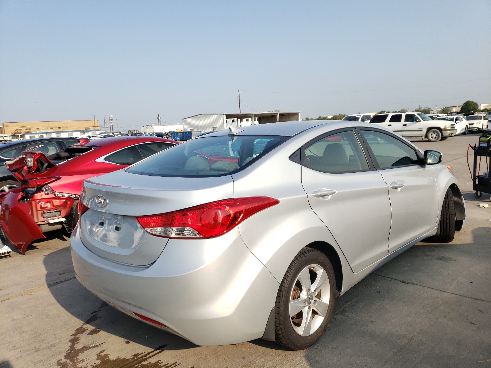 Photo 4 from auction – 2013 HYUNDAI ELANTRA GL with VIN 5NPDH4AE2DH250487