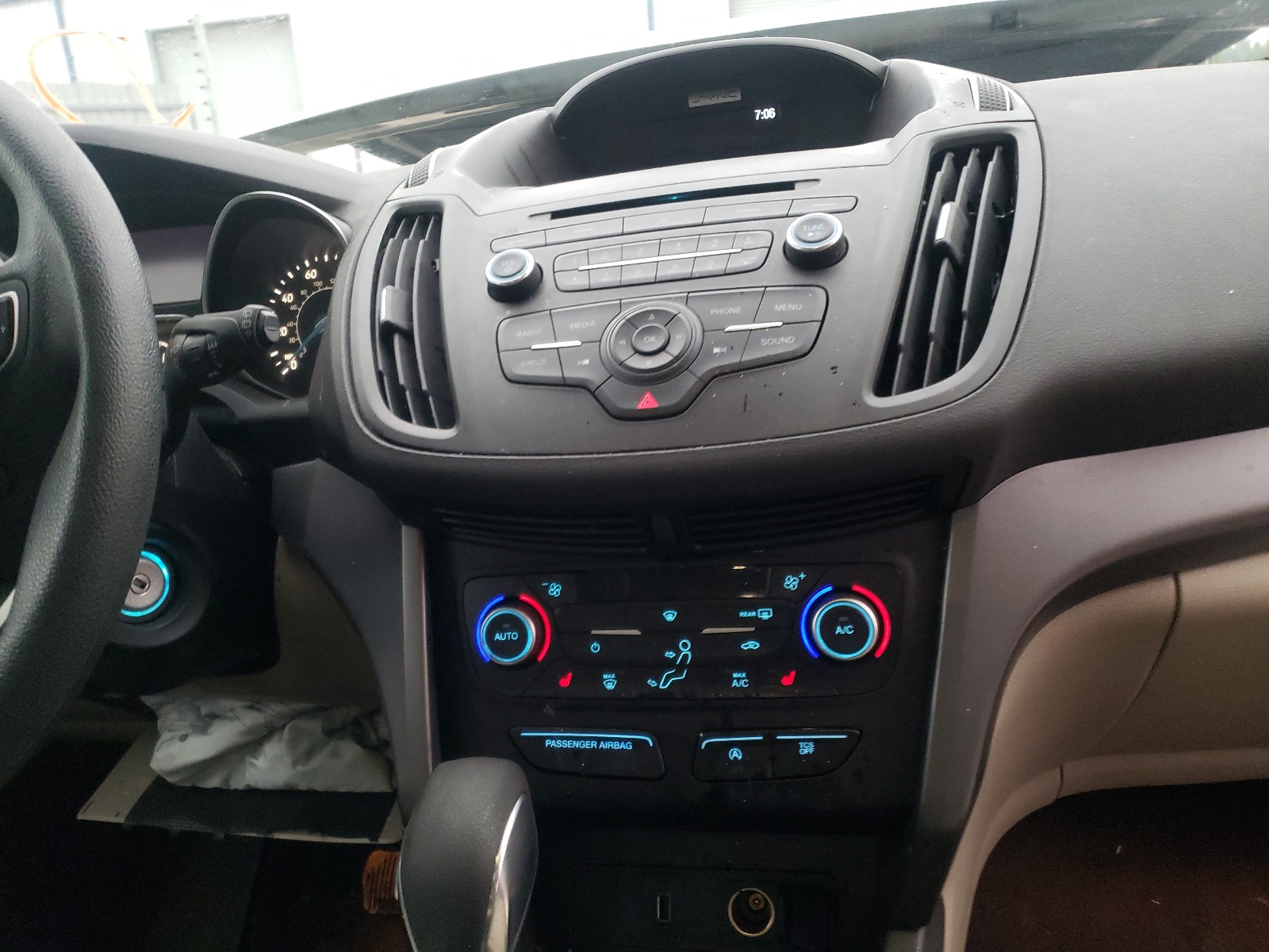 Photo 9 from auction – 2018 FORD ESCAPE SE with VIN 1FMCU9GD2JUA44103