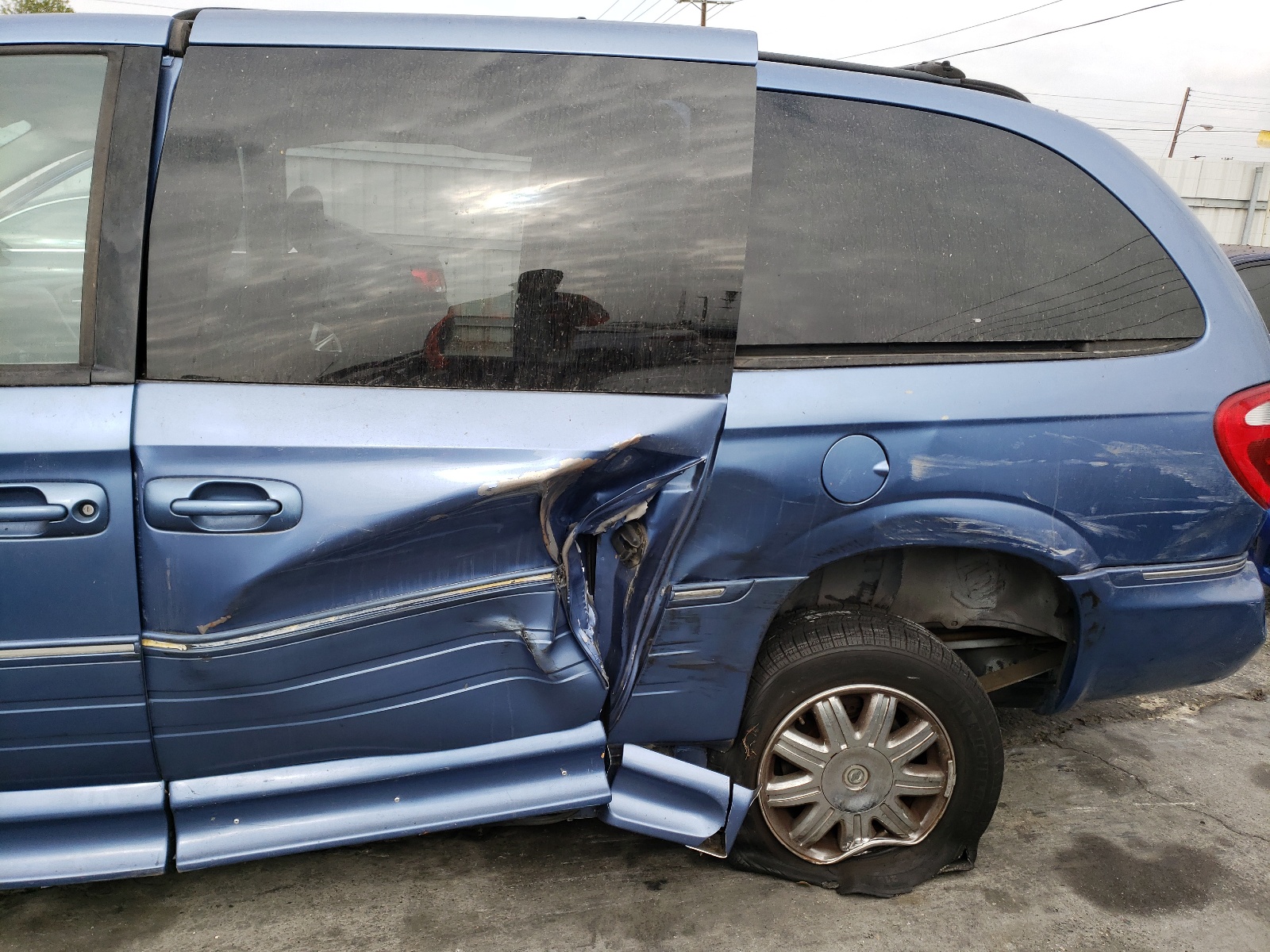 Photo 9 from auction – 2007 CHRYSLER TOWN & COU with VIN 2A4GP64L57R315033