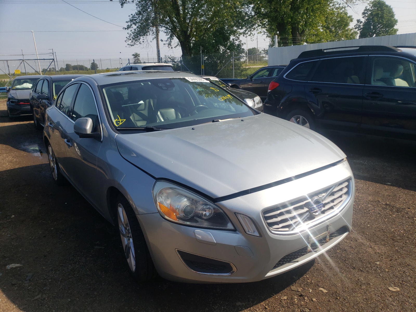 VOLVO S60 T6 2011 with VIN YV1902FH2B2008019 - Photo from auction