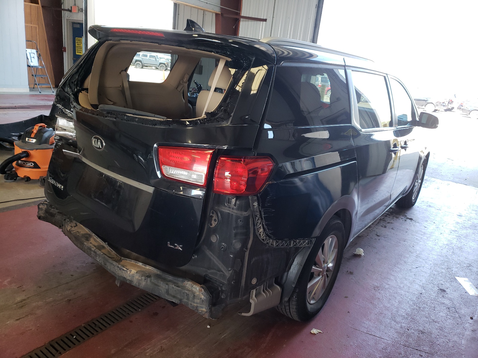 Photo 4 from auction – 2015 KIA SEDONA LX with VIN KNDMB5C15F6059998