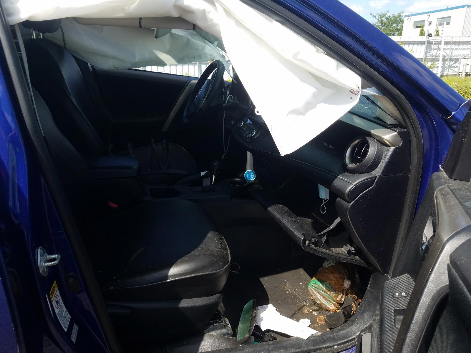 Photo 5 from auction – 2014 TOYOTA RAV4 XLE with VIN 2T3RFREV9EW196358