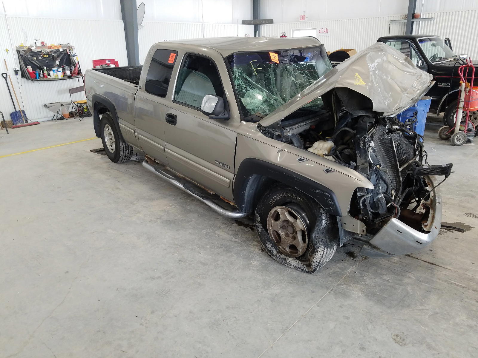 CHEVROLET SILVERADO 2000 with VIN 1GCEK19T2YZ302335 - Photo from auction
