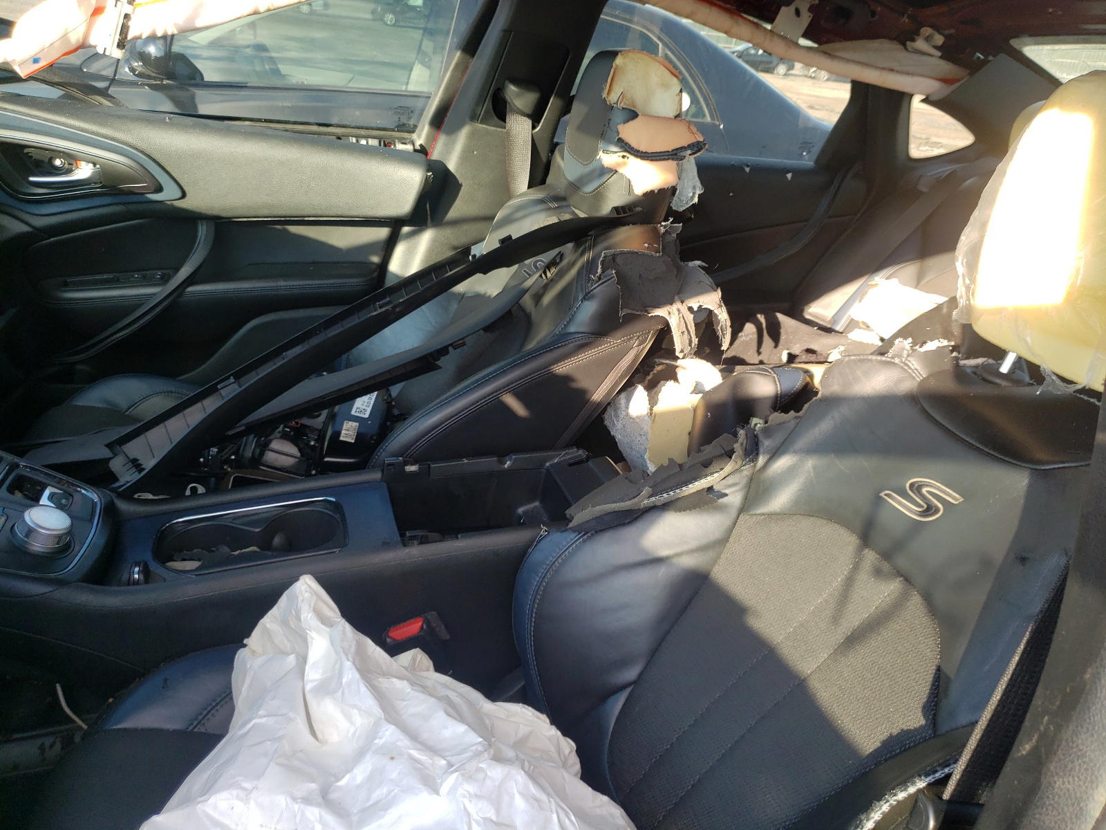Photo 9 from auction – 2015 CHRYSLER 200 S with VIN 1C3CCCBB2FN677880