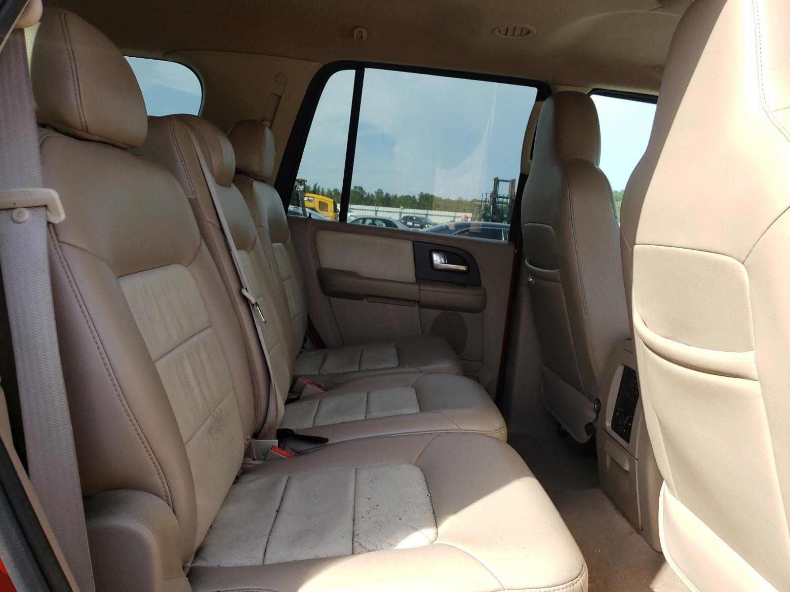 Photo 6 from auction – 2004 FORD EXPEDITION with VIN 1FMPU17L64LB83638