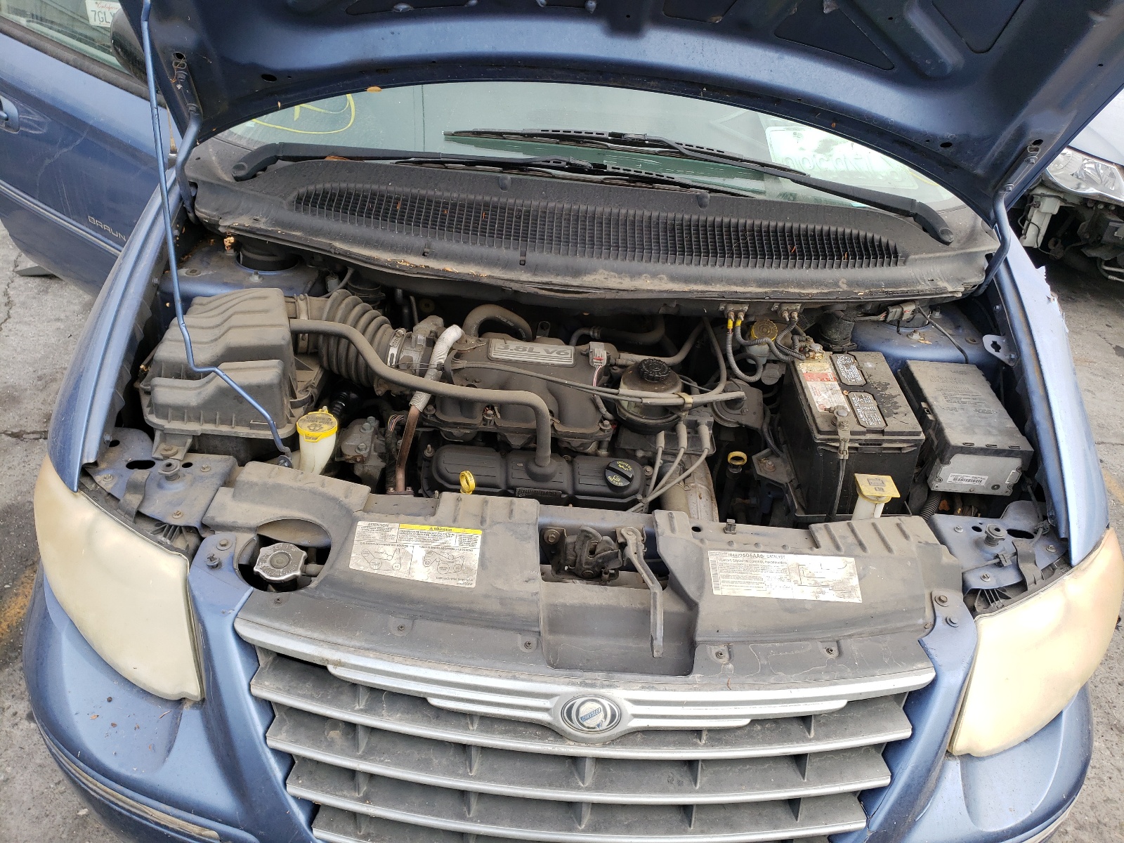Photo 7 from auction – 2007 CHRYSLER TOWN & COU with VIN 2A4GP64L57R315033