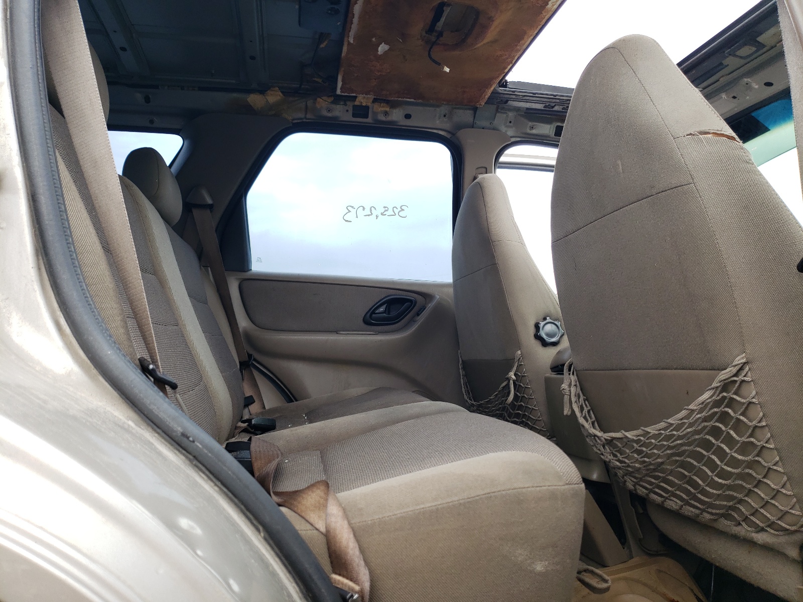 Photo 6 from auction – 2001 FORD ESCAPE XLT with VIN 1FMYU03141KF62531