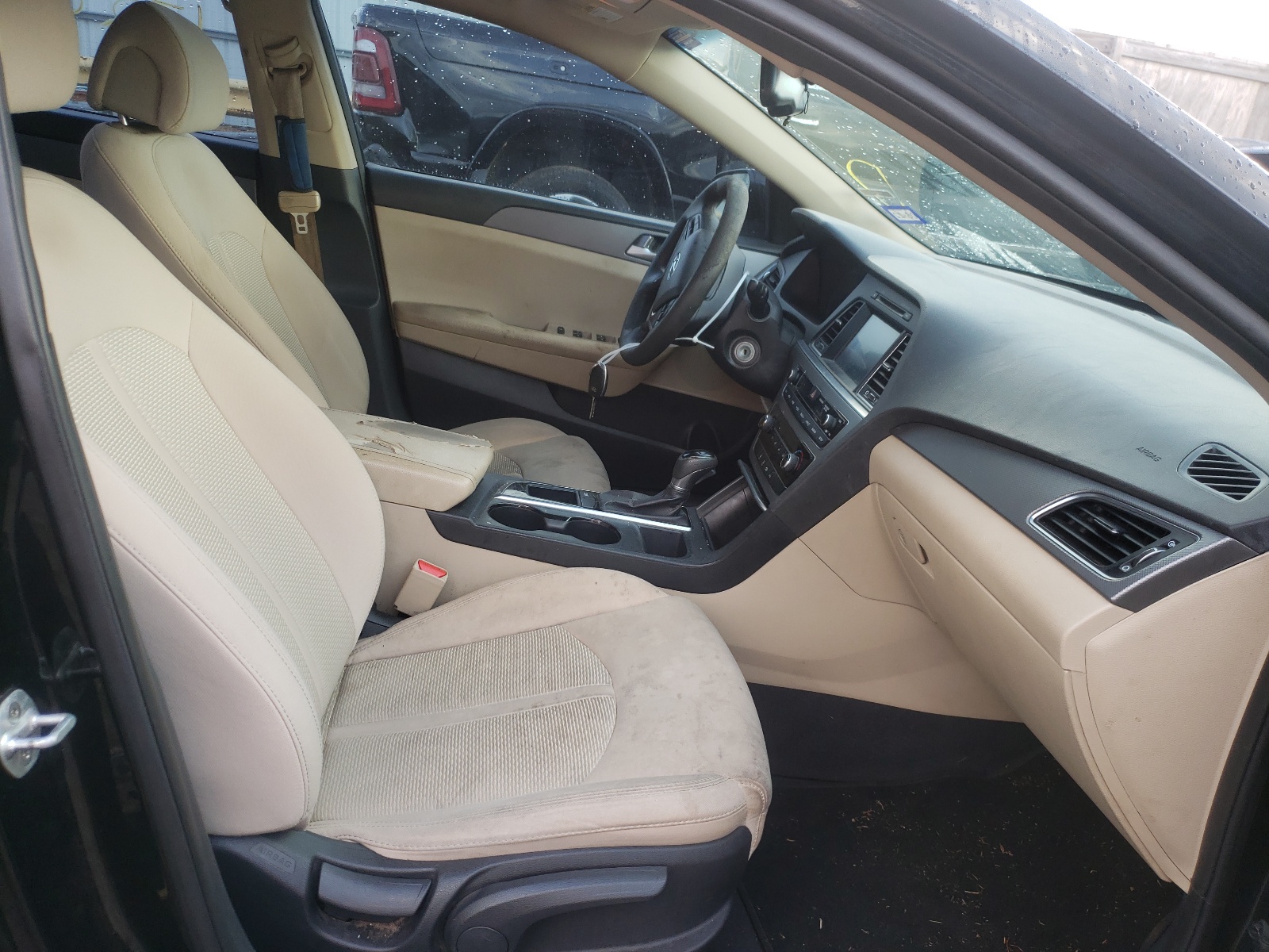 Photo 5 from auction – 2016 HYUNDAI SONATA SE with VIN 5NPE24AFXGH436054