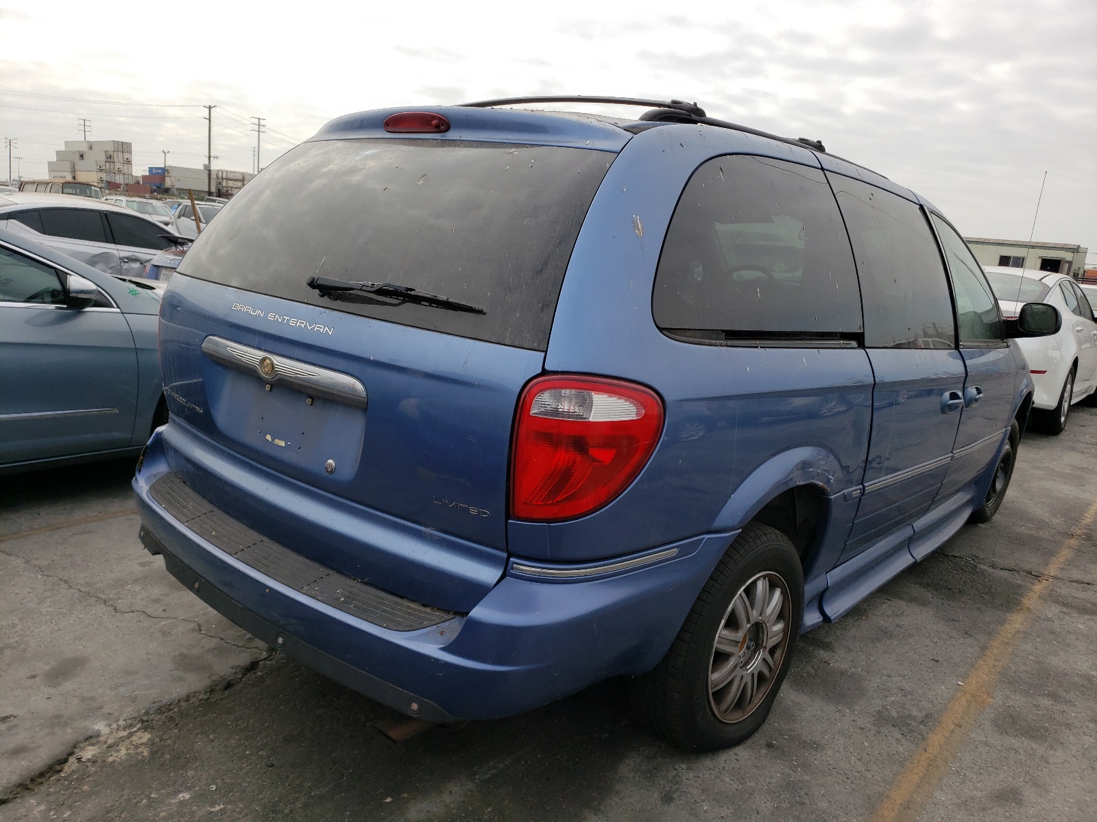 Photo 4 from auction – 2007 CHRYSLER TOWN & COU with VIN 2A4GP64L57R315033
