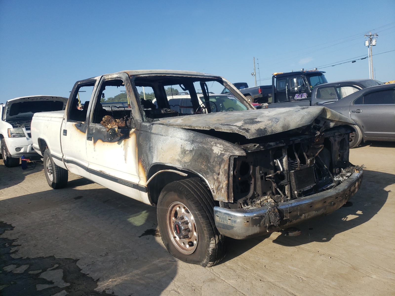 GMC SIERRA C25 2000 with VIN 1GTGC23R8YF514957 - Photo from auction